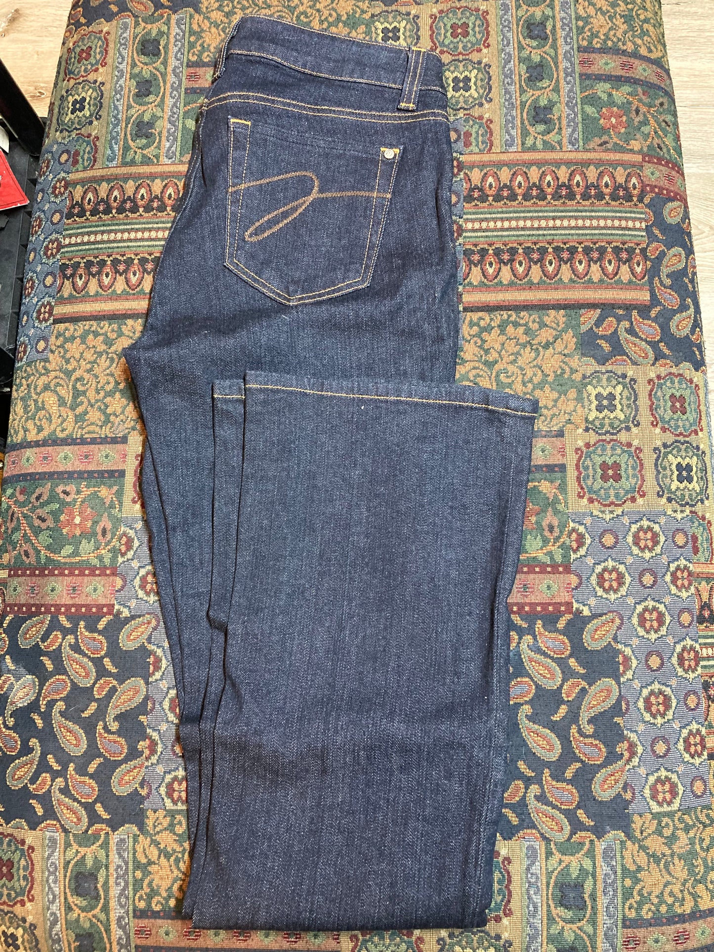Kingspier Vintage - Miracle Body Denim Jeans - 28”x33.5”
Size 4
Low rise
Flared leg
98% cotton/ 2% Spandex
Made in USA