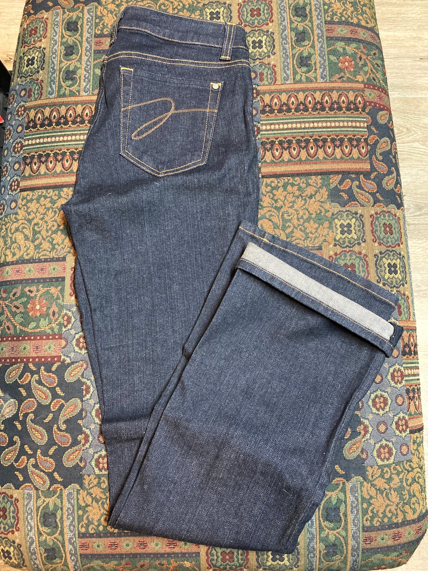 Kingspier Vintage - Miracle Body Denim Jeans - 28”x33.5”
Size 4
Low rise
Flared leg
98% cotton/ 2% Spandex
Made in USA