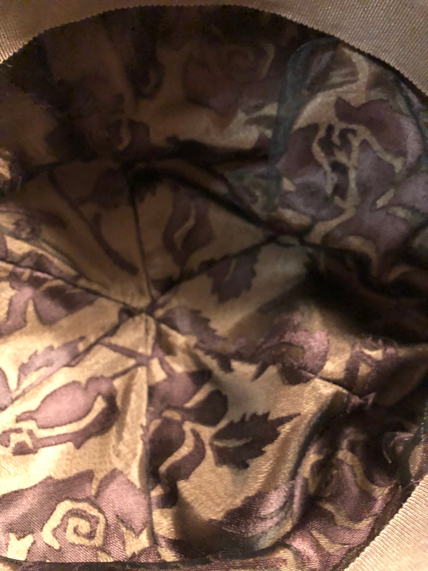 Kingspier Vintage - Vintage blonde fur hat with interior lined in brown floral embroidered nylon mesh. Union made in Canada.
Circumference - 21”
Hat is in excellent condition.
