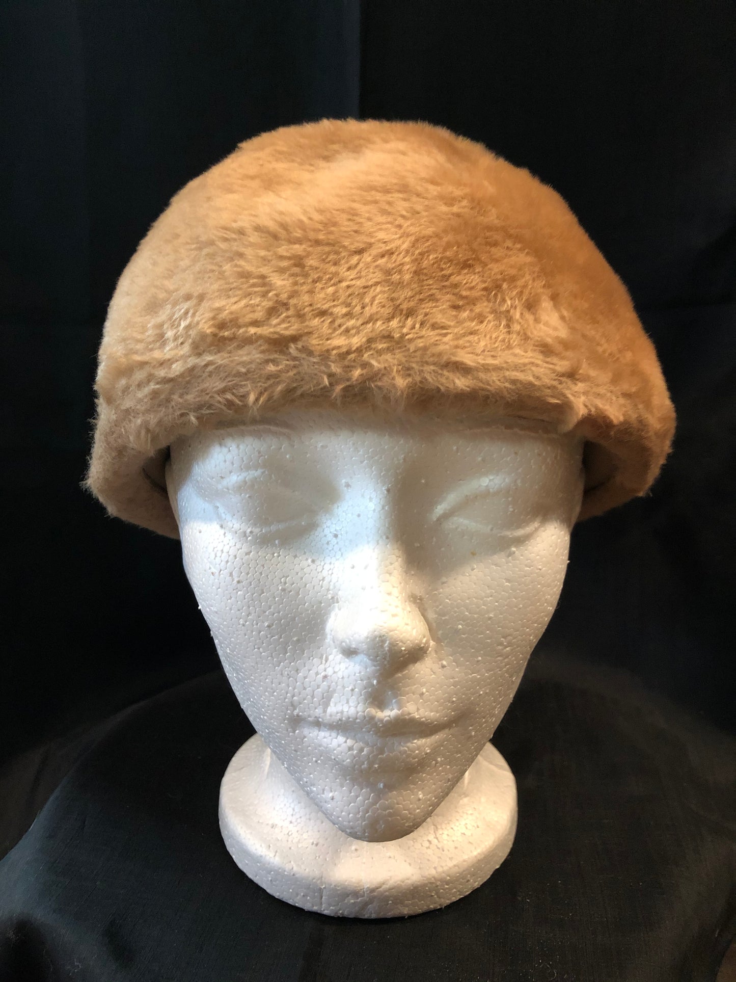Kingspier Vintage - Vintage Selena HB beaver fur felt hat. Made in Austria.
Circumference - 20.5”
Hat is in good condition with some over all wear.