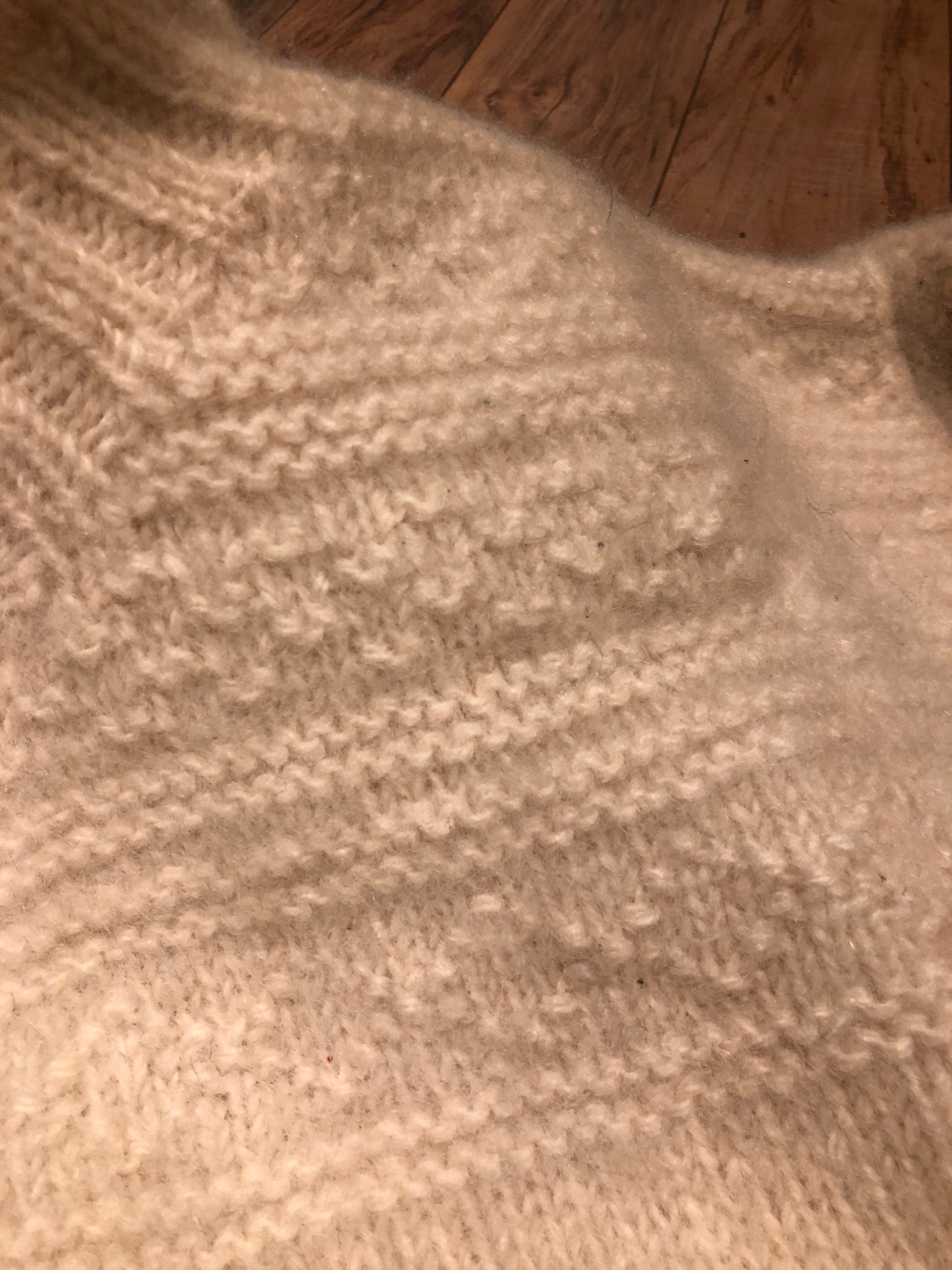 Kingspier Vintage - Vintage Romney South American style crewneck sweater in cream.
Size large.