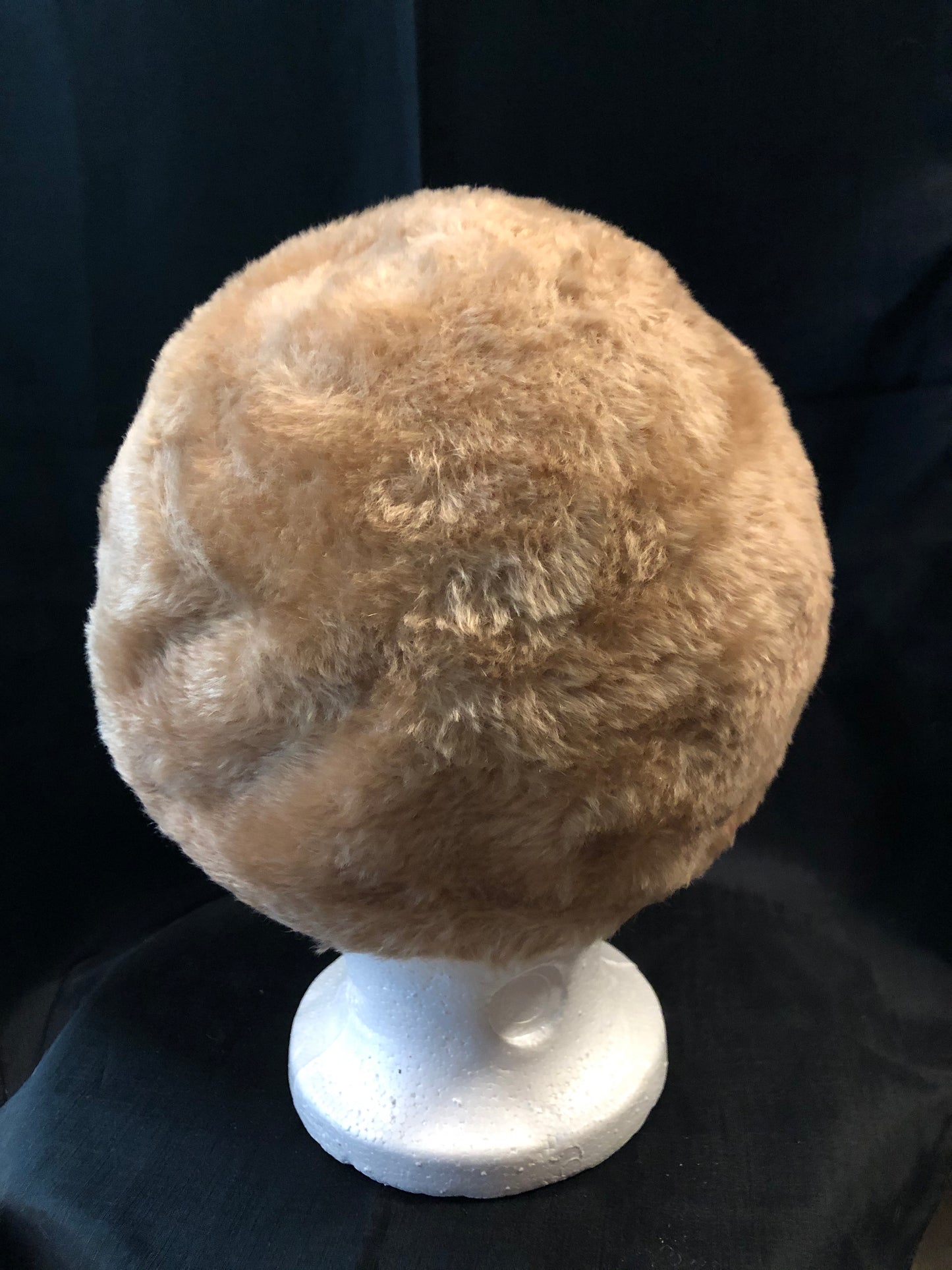 Kingspier Vintage - Vintage Selena HB beaver fur felt hat. Made in Austria.
Circumference - 20.5”
Hat is in good condition with some over all wear.
