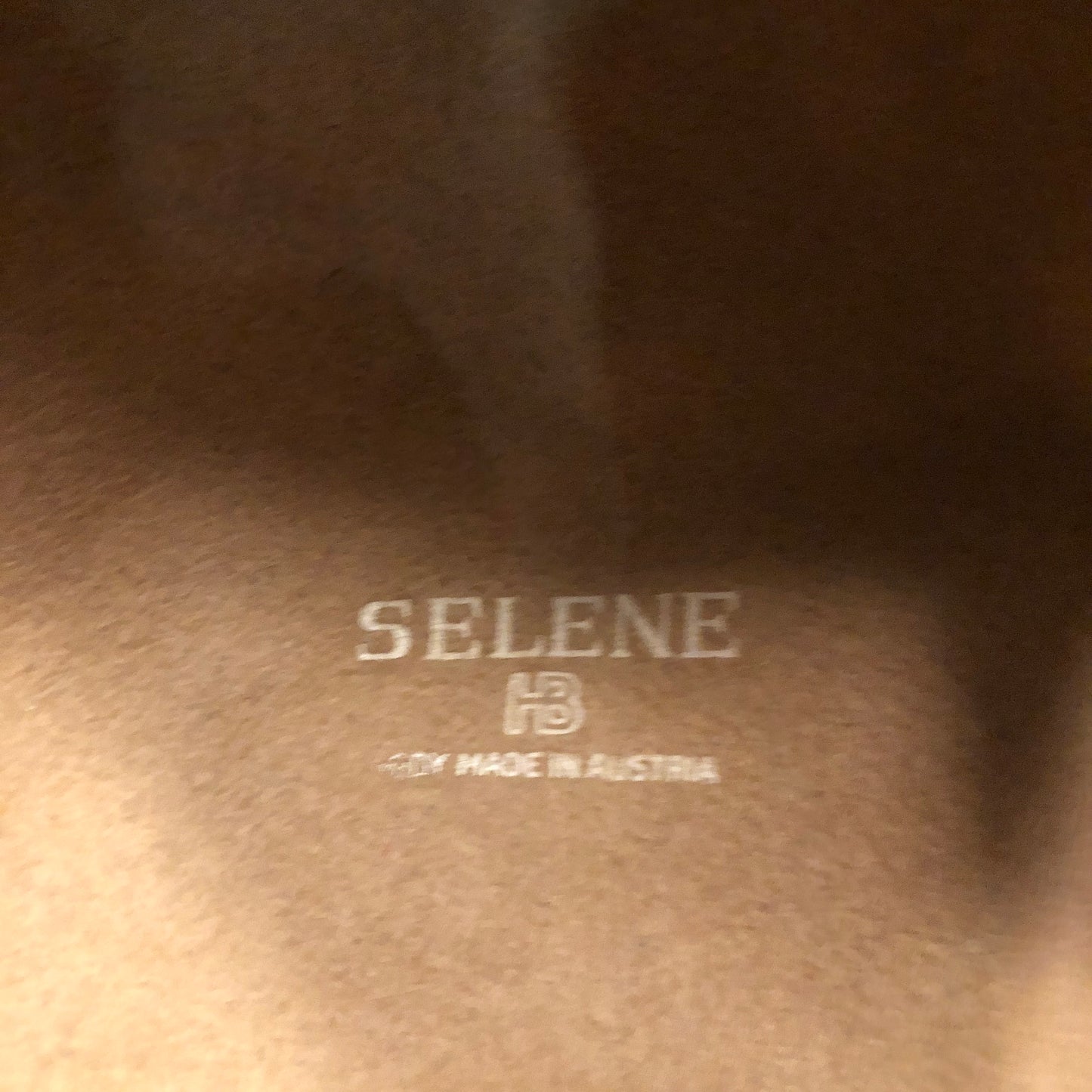 Kingspier Vintage - Vintage Selena HB beaver fur felt hat. Made in Austria.
Circumference - 20.5”
Hat is in good condition with some over all wear.
