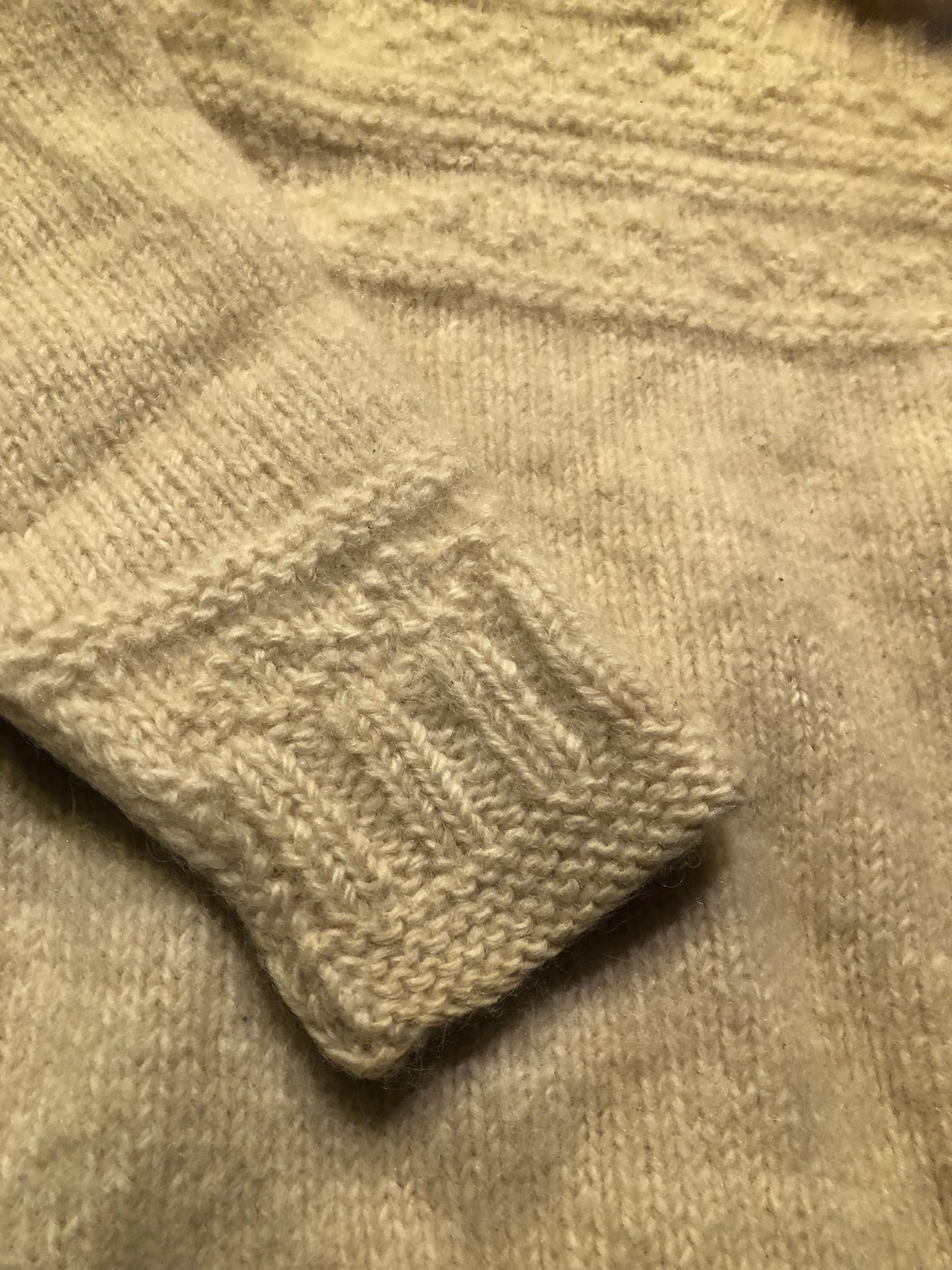 Kingspier Vintage - Vintage Romney South American style crewneck sweater in cream.
Size large.