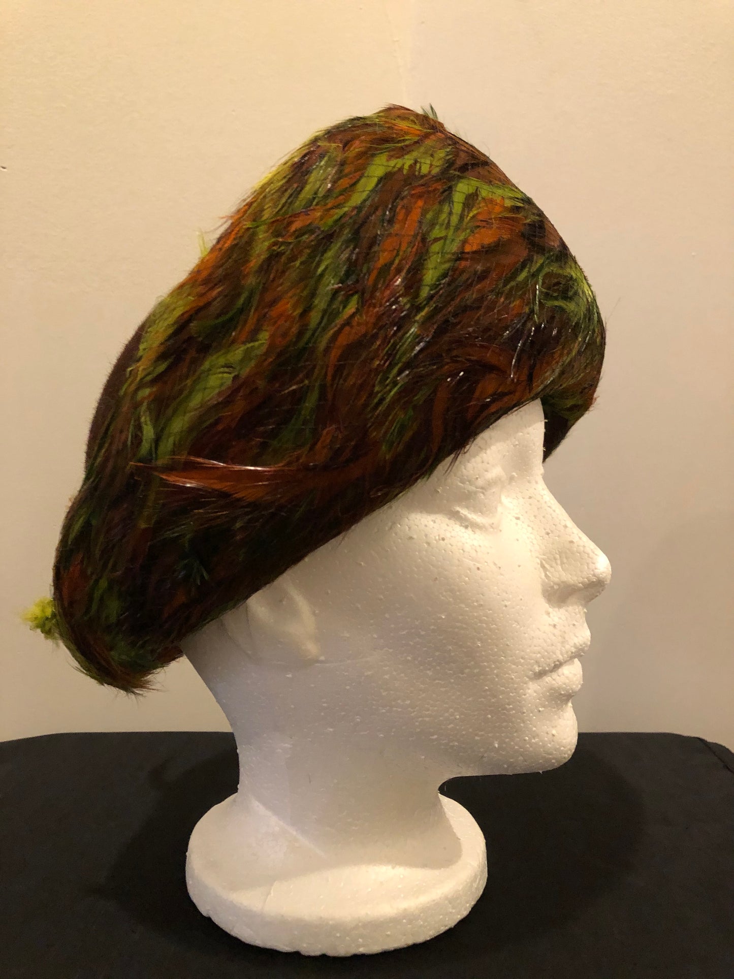 Kingspier Vintage - Lilly Dache Debs brown felt hat with green and orange feathered brim.
Circumference - 21”\
Hat is in excellent vintage condition.