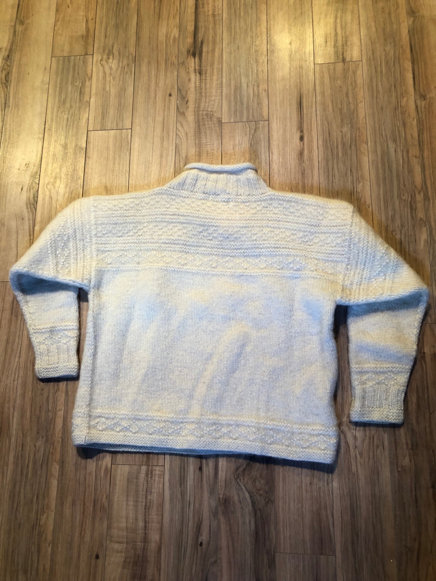 Kingspier Vintage - Vintage Romney South American style crewneck sweater in cream.
Size large.