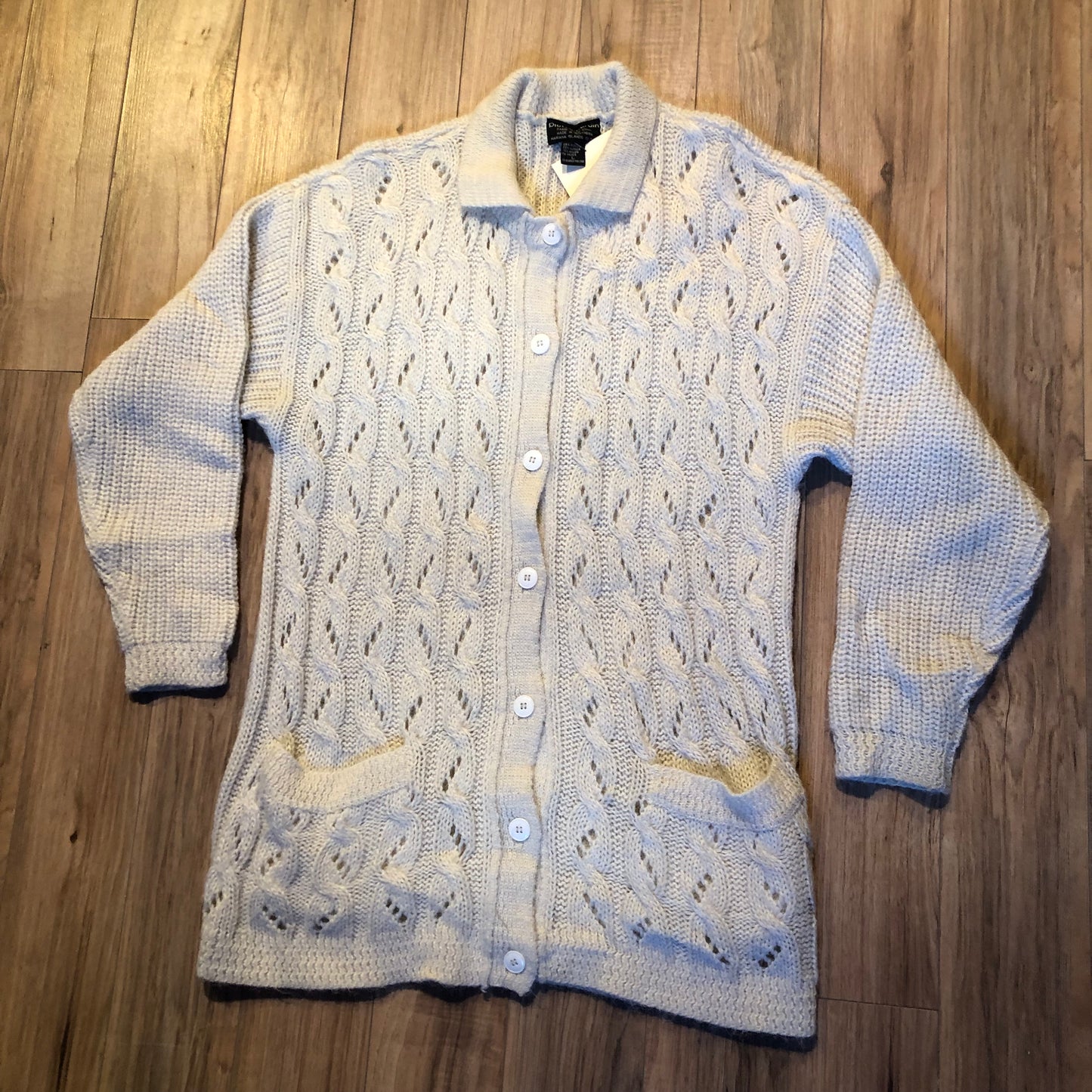 Kingspier Vintage - Vintage Pierre Cardin wool blend long cardigan with button closures and two front pockets.
/65% Acrylic, 20% Alpaca, 15% Nylon.
Made in USA.
Size large.