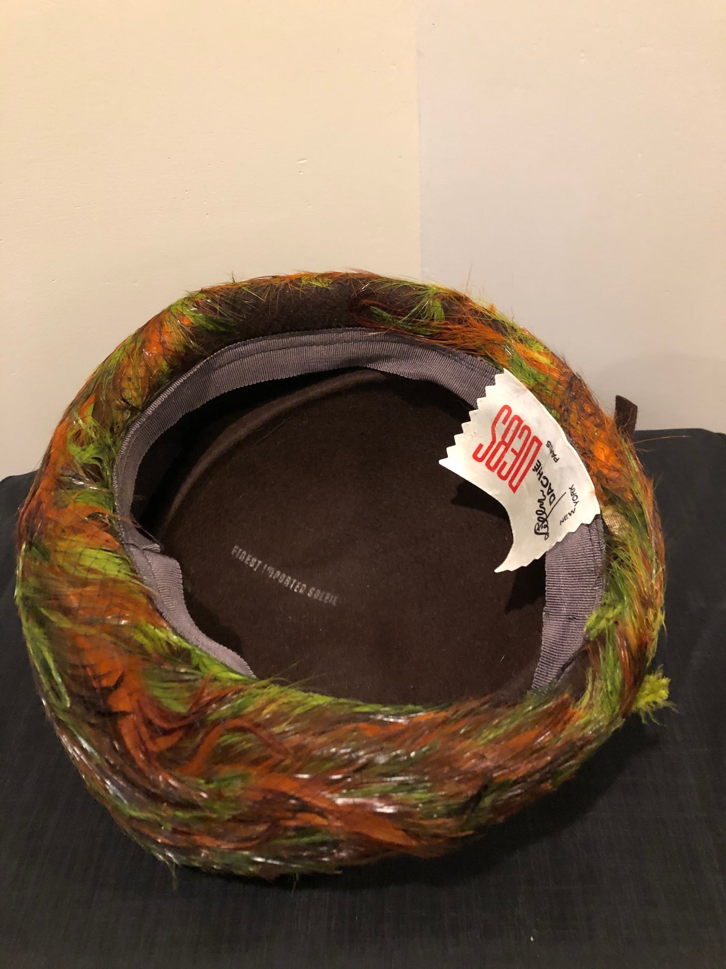 Kingspier Vintage - Lilly Dache Debs brown felt hat with green and orange feathered brim.
Circumference - 21”\
Hat is in excellent vintage condition.