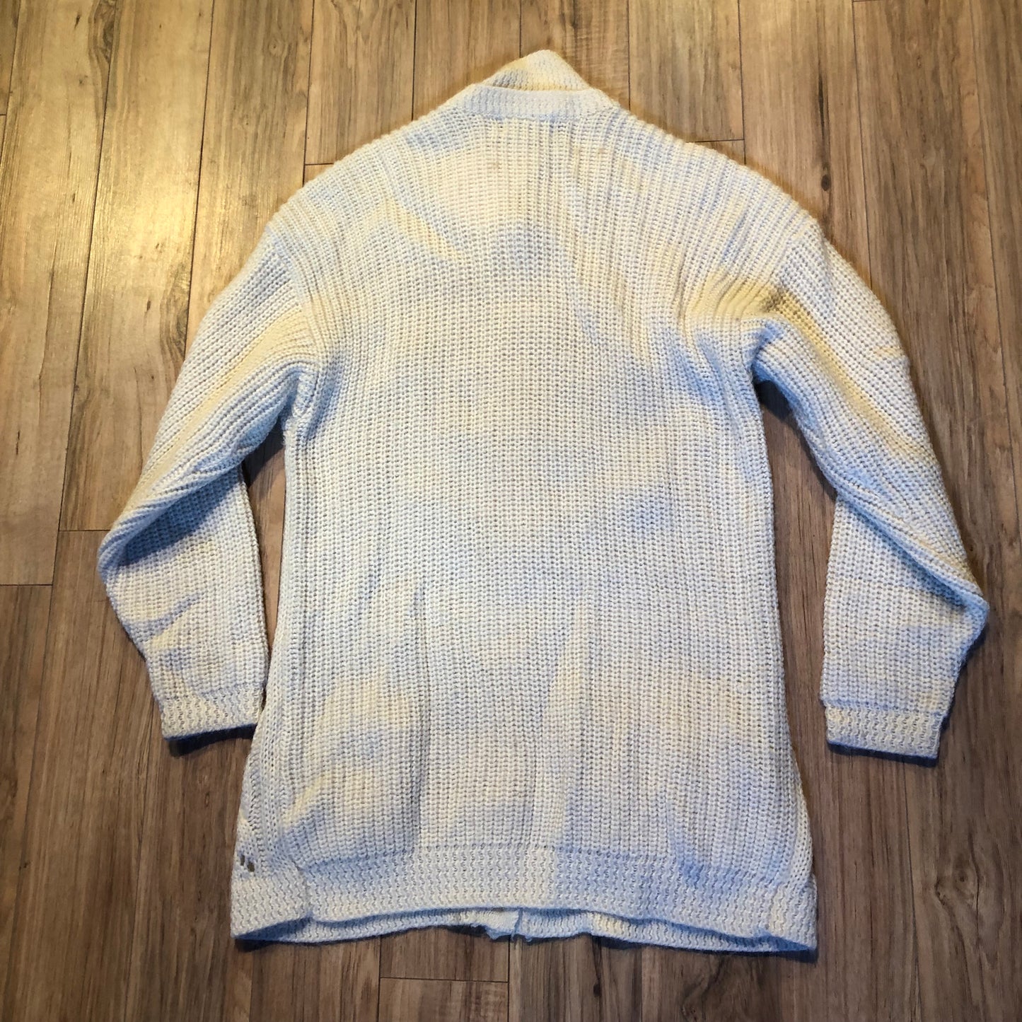 Kingspier Vintage - Vintage Pierre Cardin wool blend long cardigan with button closures and two front pockets.
/65% Acrylic, 20% Alpaca, 15% Nylon.
Made in USA.
Size large.