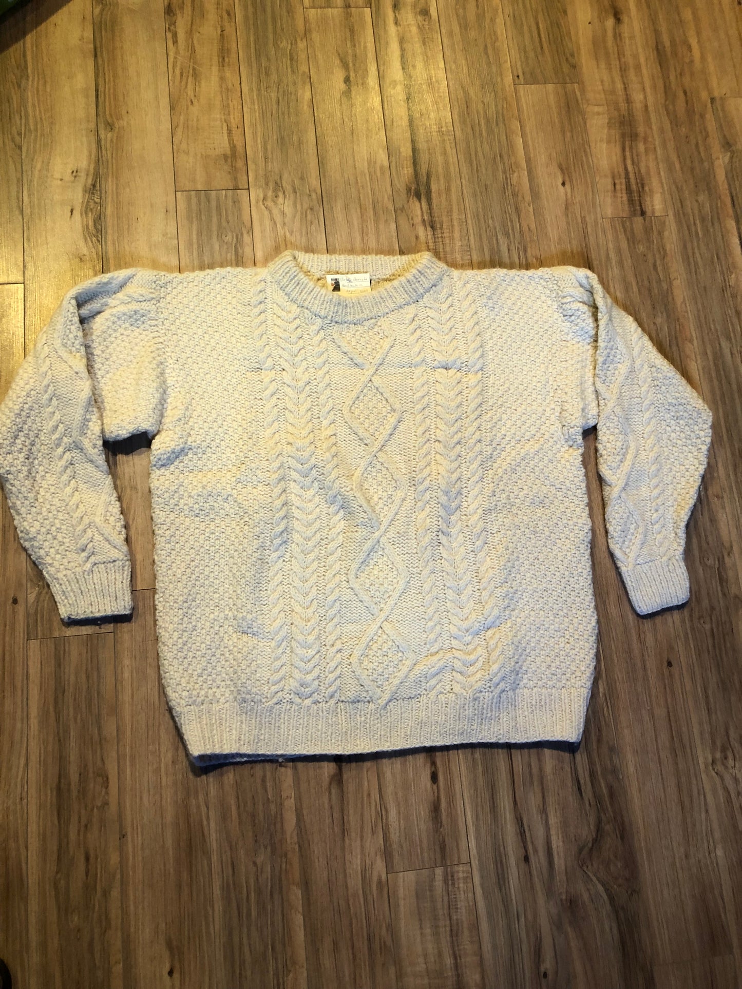 Kingspier Vintage - Vintage Namaste hand crafted 100% wool crew neck sweater
Made in Nepal.
Size XL.