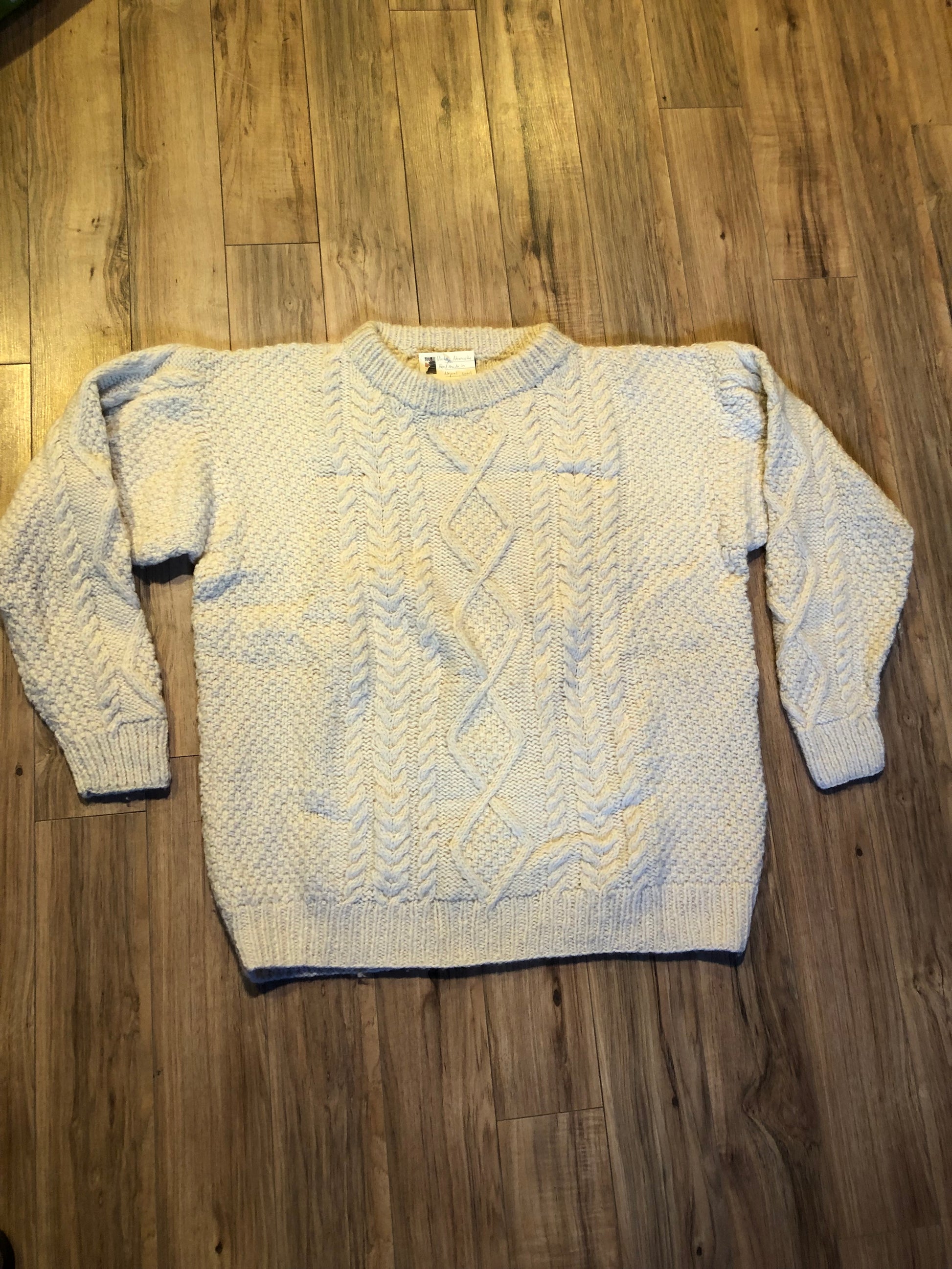 Kingspier Vintage - Vintage Namaste hand crafted 100% wool crew neck sweater
Made in Nepal.
Size XL.