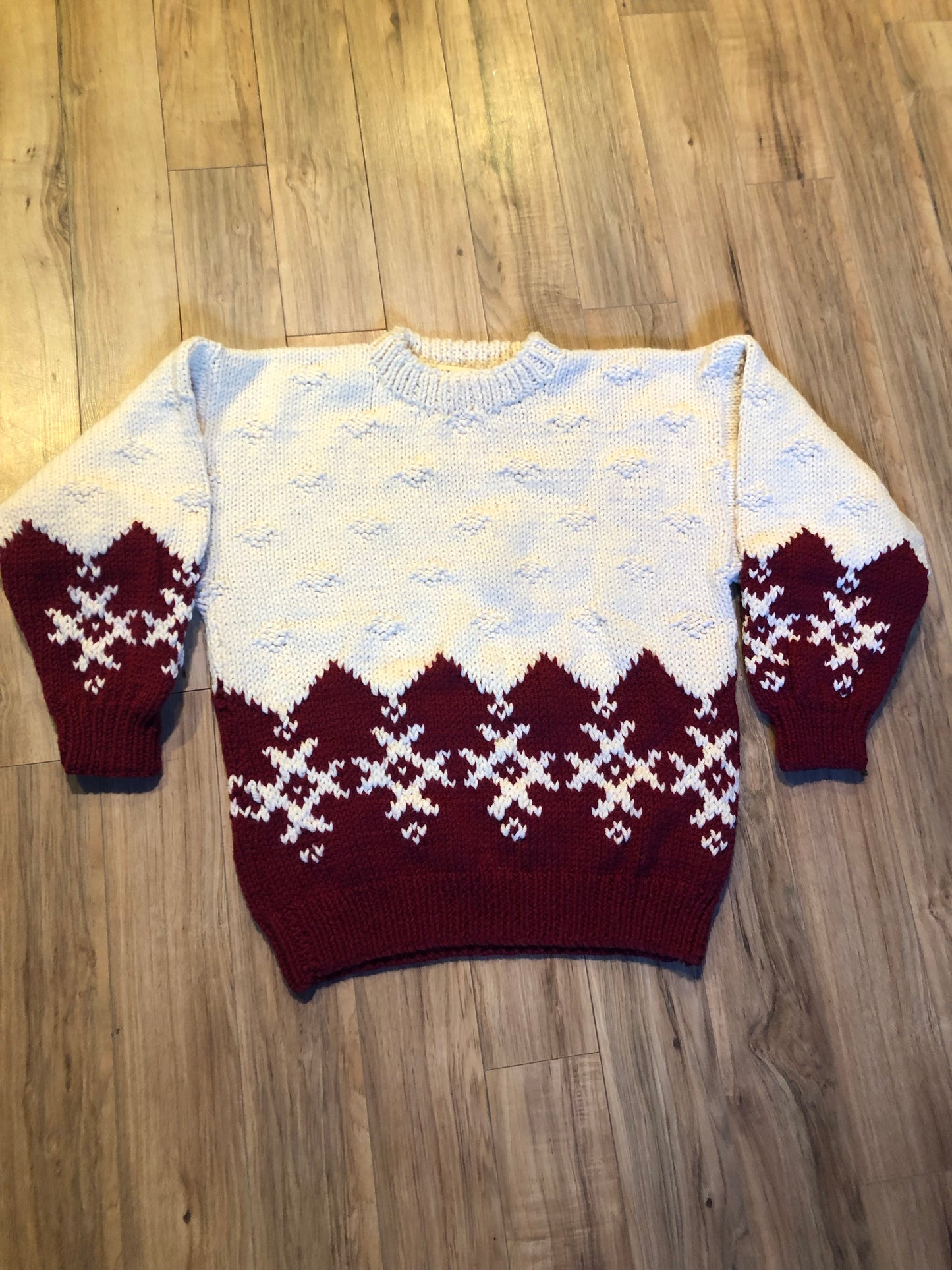 Kingspier Vintage - Vintage hand-knit crewneck sweater with a unique cream and burgundy pattern. 
Made in Nova Scotia, Canada.
Size large.
