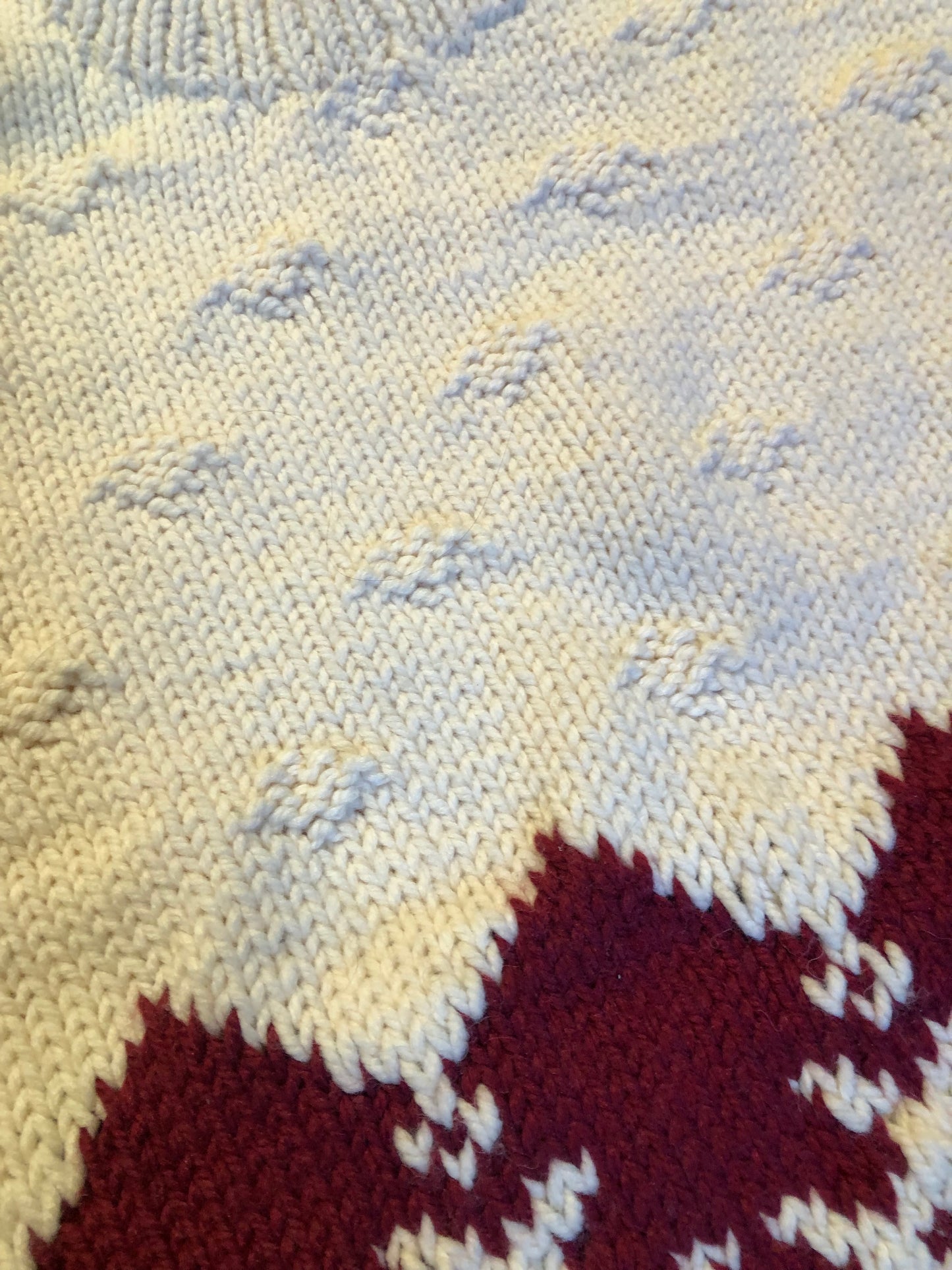Kingspier Vintage - Vintage hand-knit crewneck sweater with a unique cream and burgundy pattern. 
Made in Nova Scotia, Canada.
Size large.
