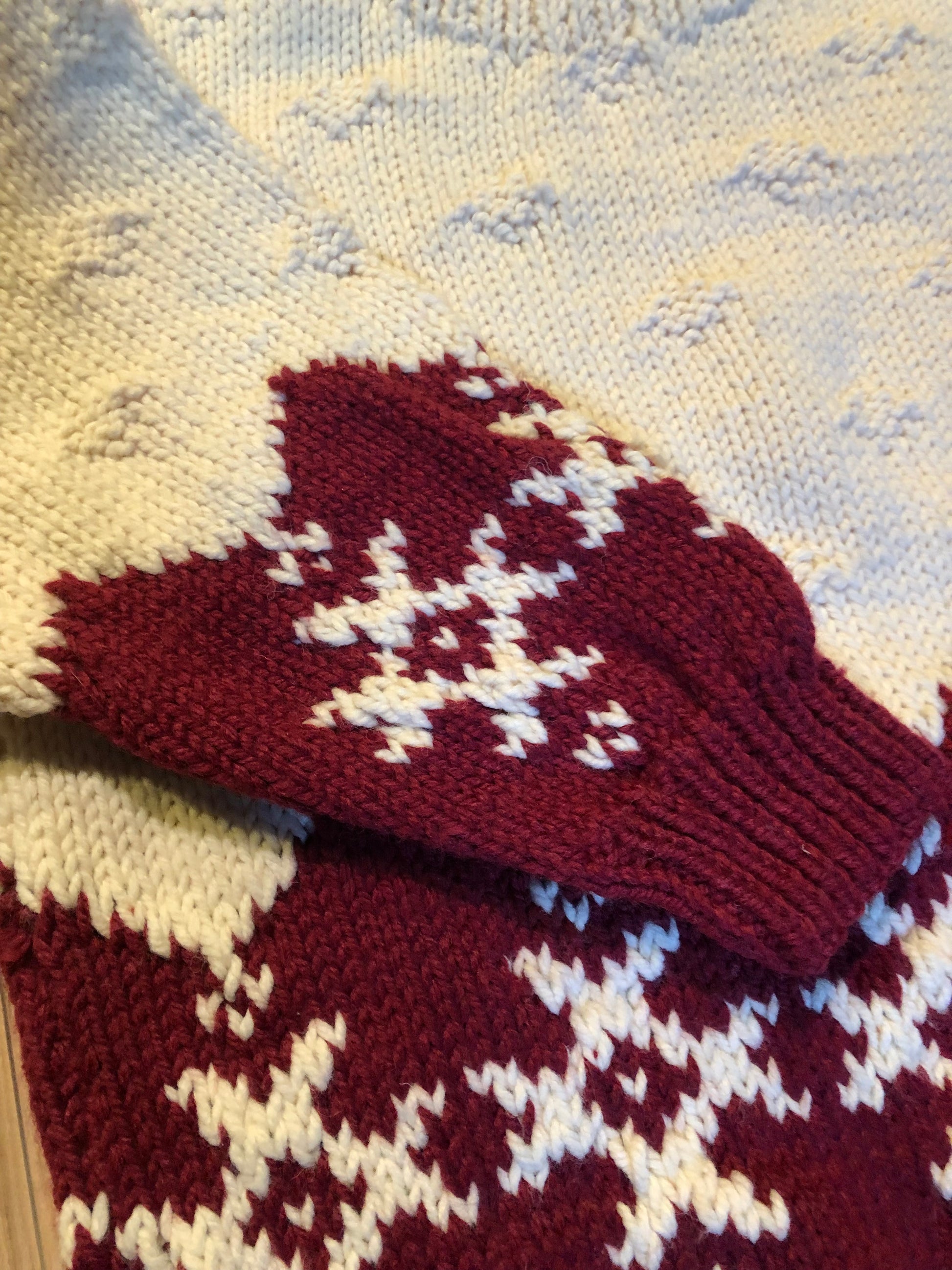 Kingspier Vintage - Vintage hand-knit crewneck sweater with a unique cream and burgundy pattern. 
Made in Nova Scotia, Canada.
Size large.