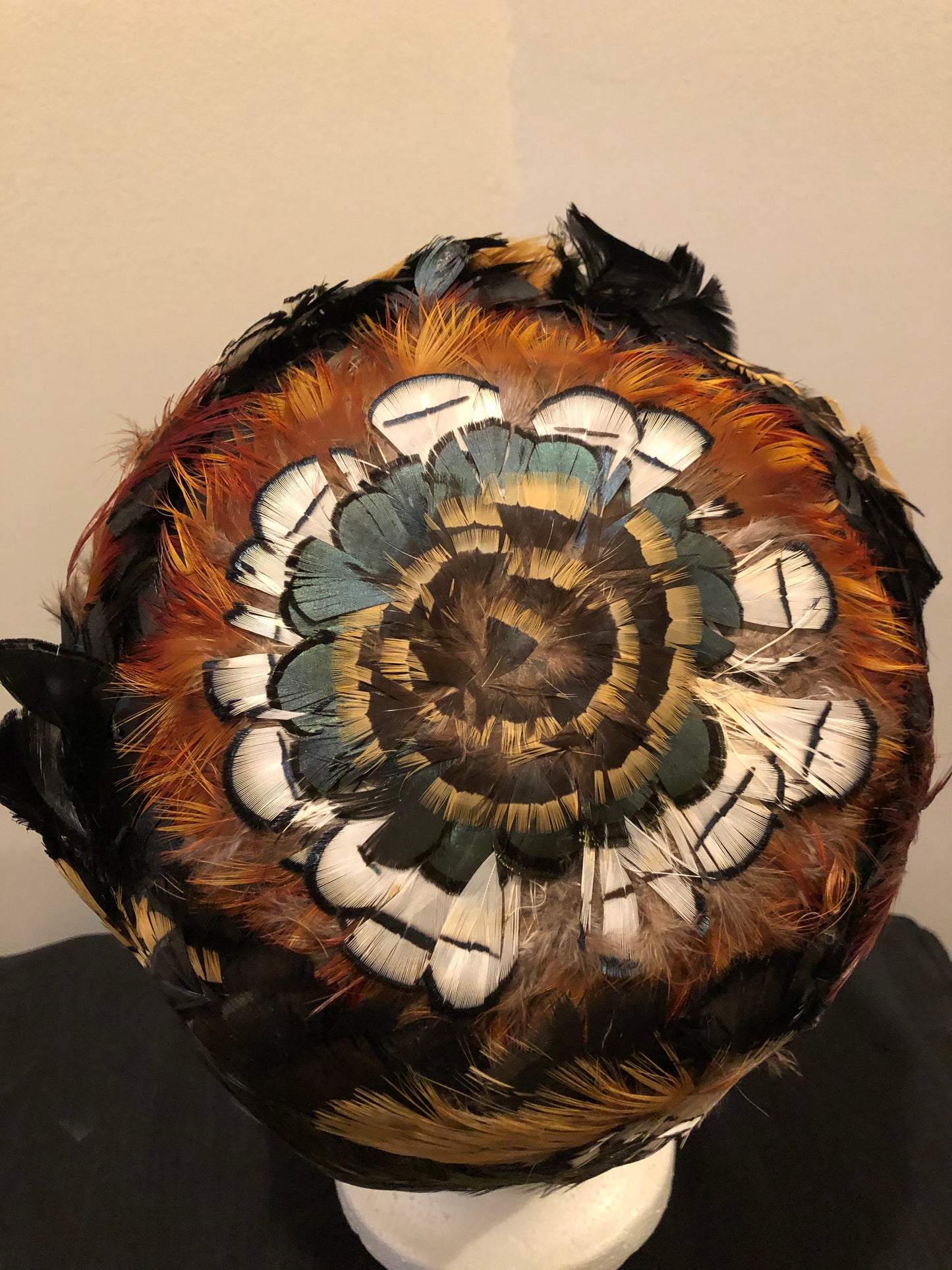 Kingspier Vintage - Jacqueline Fashion Hats green felt hat with red, orange, black and white feathers. Made in Toronto.
Circumference - 21”
Hat is in excellent vintage condition.