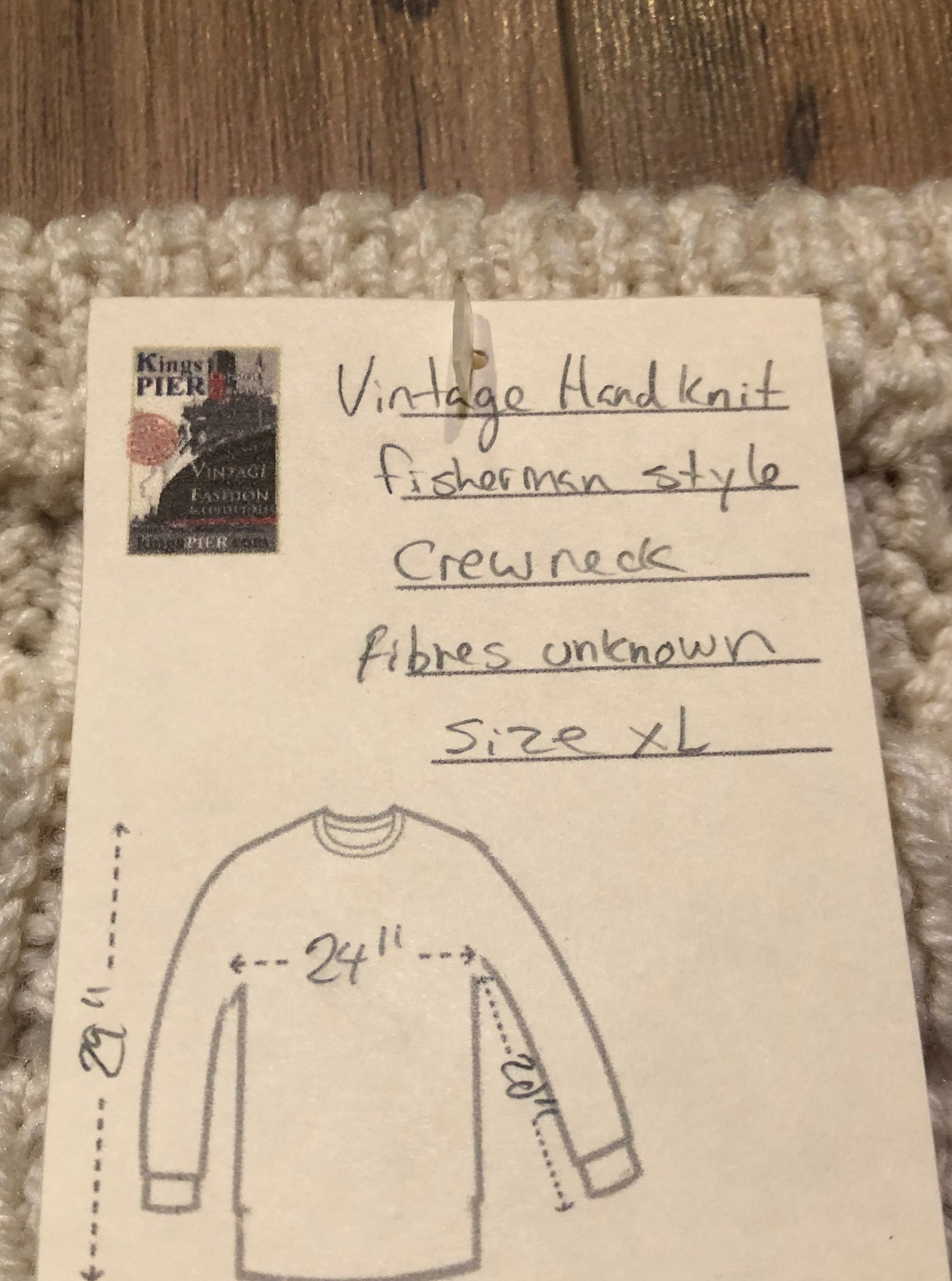 Kingspier Vintage - Vintage hand-knit fisherman style cream coloured crewneck sweater.
Fibers unknown.
Size XL.