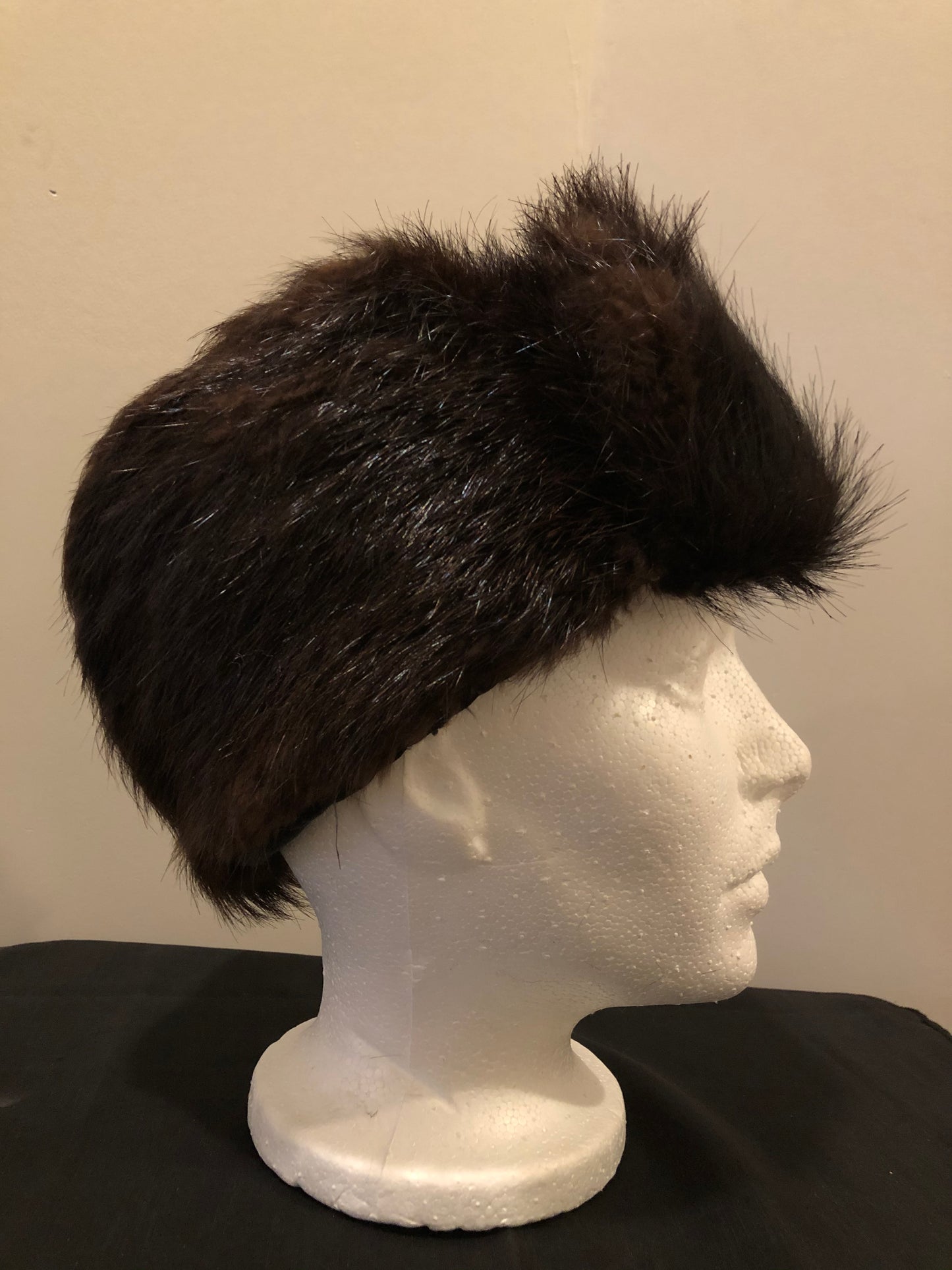 Kingspier Vintage - Dark brown fur hat with front flap and quilted lining.
Circumference - 21.5”
Hat is in good condition with some overall wear.