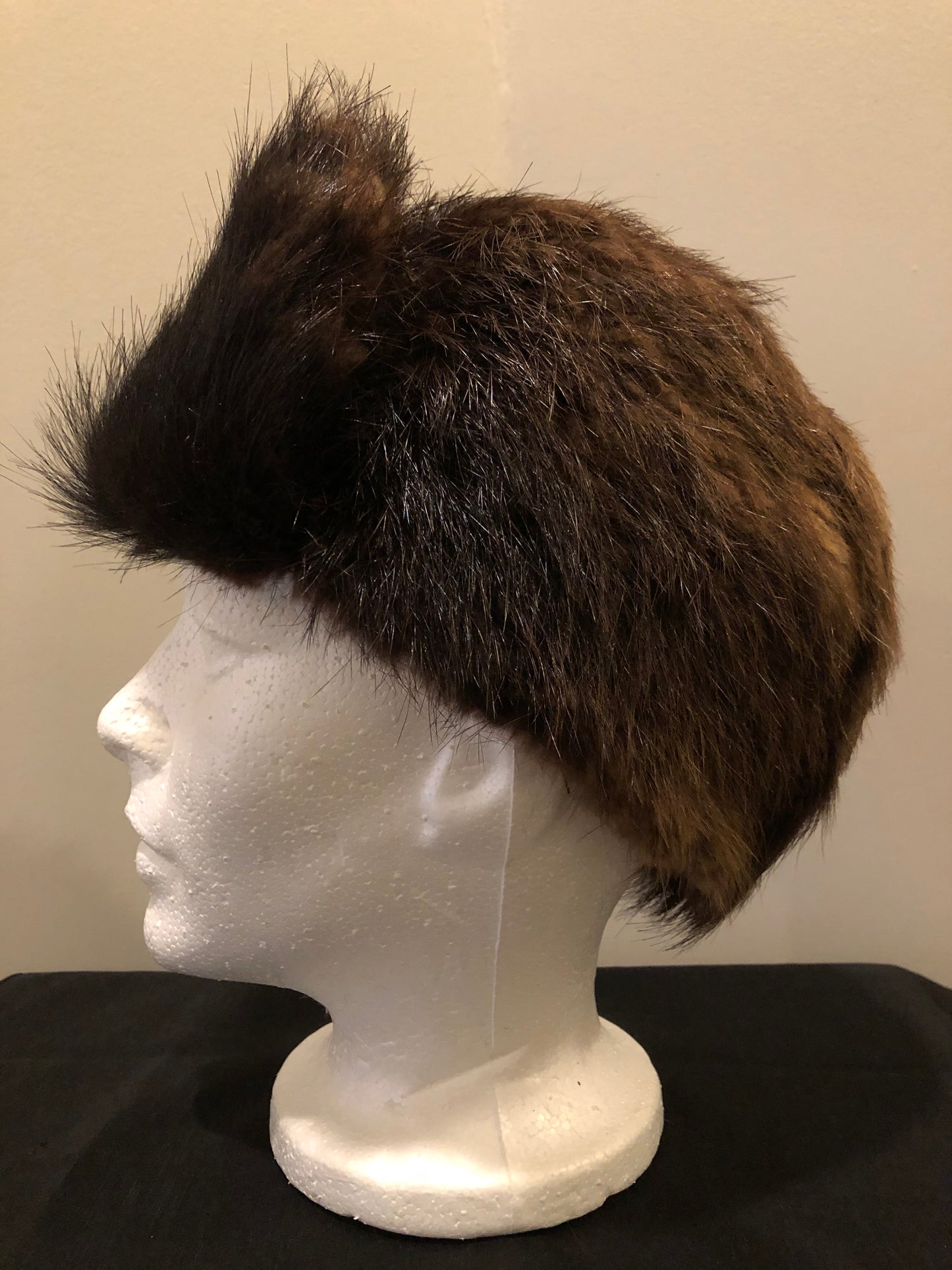 Kingspier Vintage - Dark brown fur hat with front flap and quilted lining.
Circumference - 21.5”
Hat is in good condition with some overall wear.