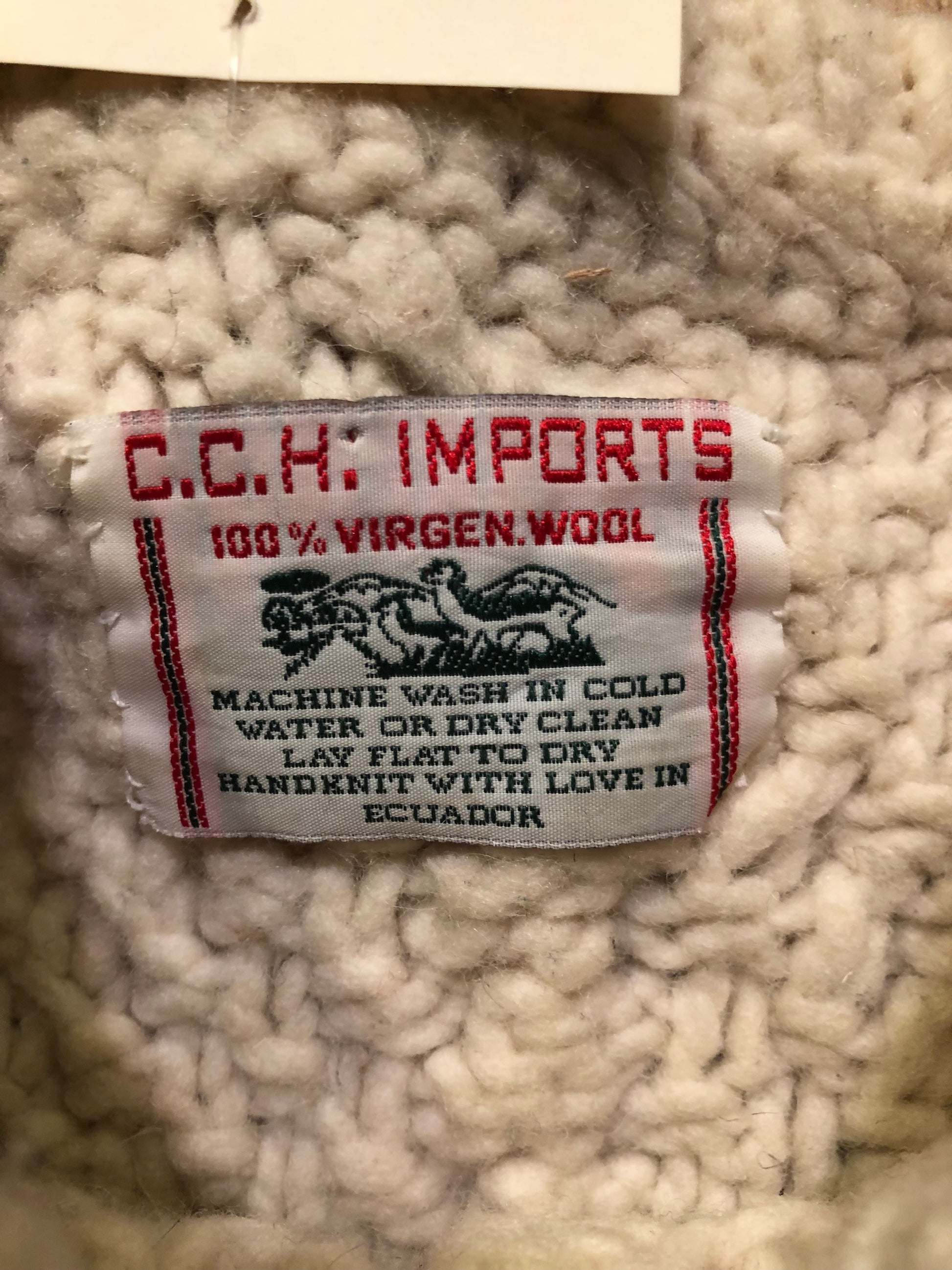 Kingspier Vintage - Vintage C.C.H Imports hand-knit 100% pure wool cream coloured crewneck sweater.
Made in Ecuador.
Size large.