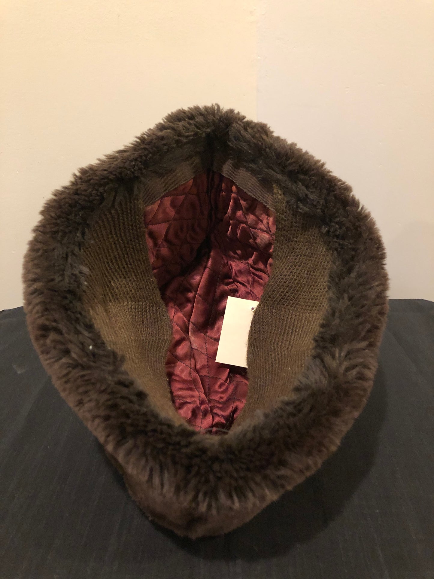 Kingspier Vintage - Brown suede and shorn beaver hat with knit ear warmers and quilted lining.
Circumference - 20”
Hat is in good condition.