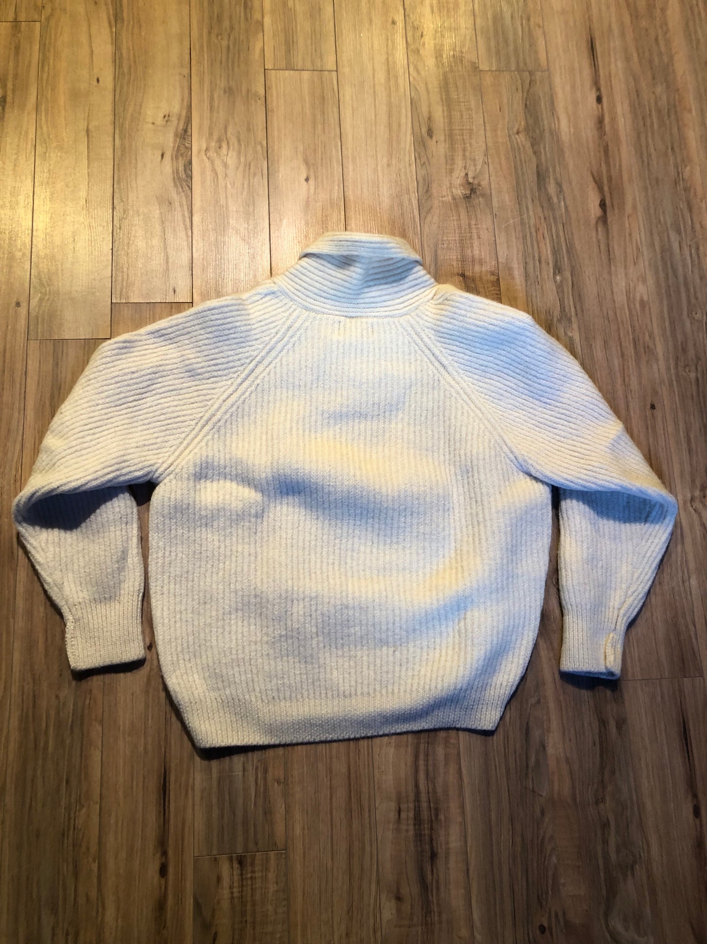 Kingspier Vintage - Vintage Wind River Outfitting Co.
Cream coloured 100% wool sweater with rib knit stitch and shawl collar.
Made in Canada.
Size large.