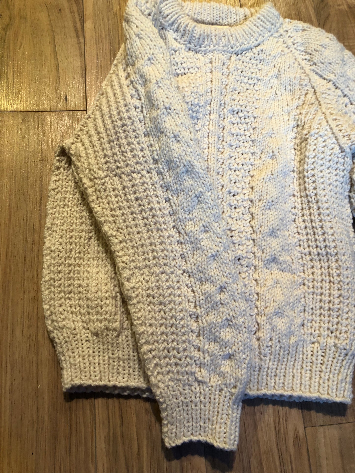 Kingspier Vintage - Vintage hand-knit fisherman style cream coloured crewneck sweater, 
Size XS.