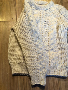 Kingspier Vintage - Vintage hand-knit fisherman style cream coloured crewneck sweater, 

Size XS.