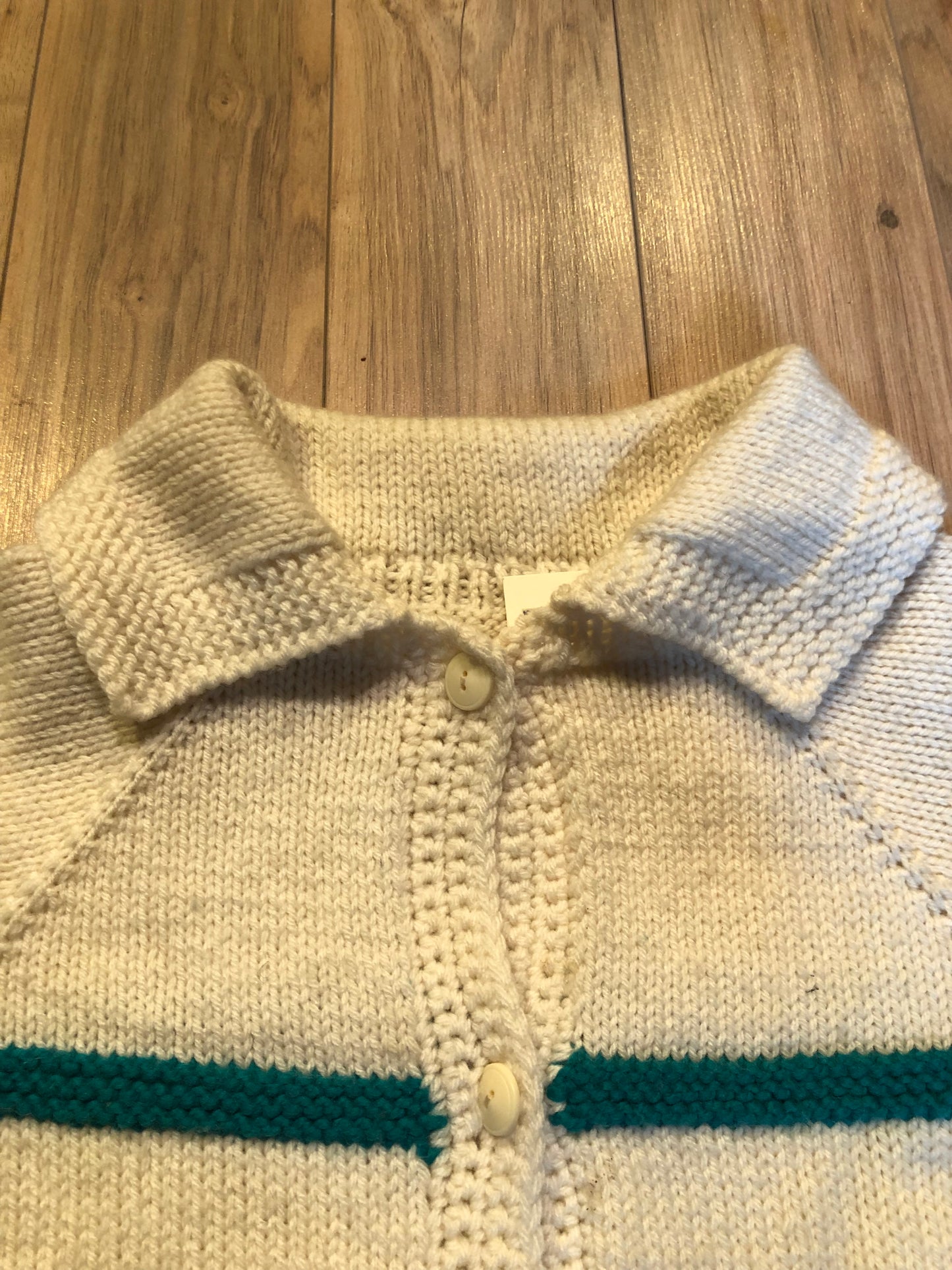 Kingspier Vintage - Vintage 70’s hand-knit 100% wool long cardigan with button closures and dark green stripes.
Made in Canada.
Size large.