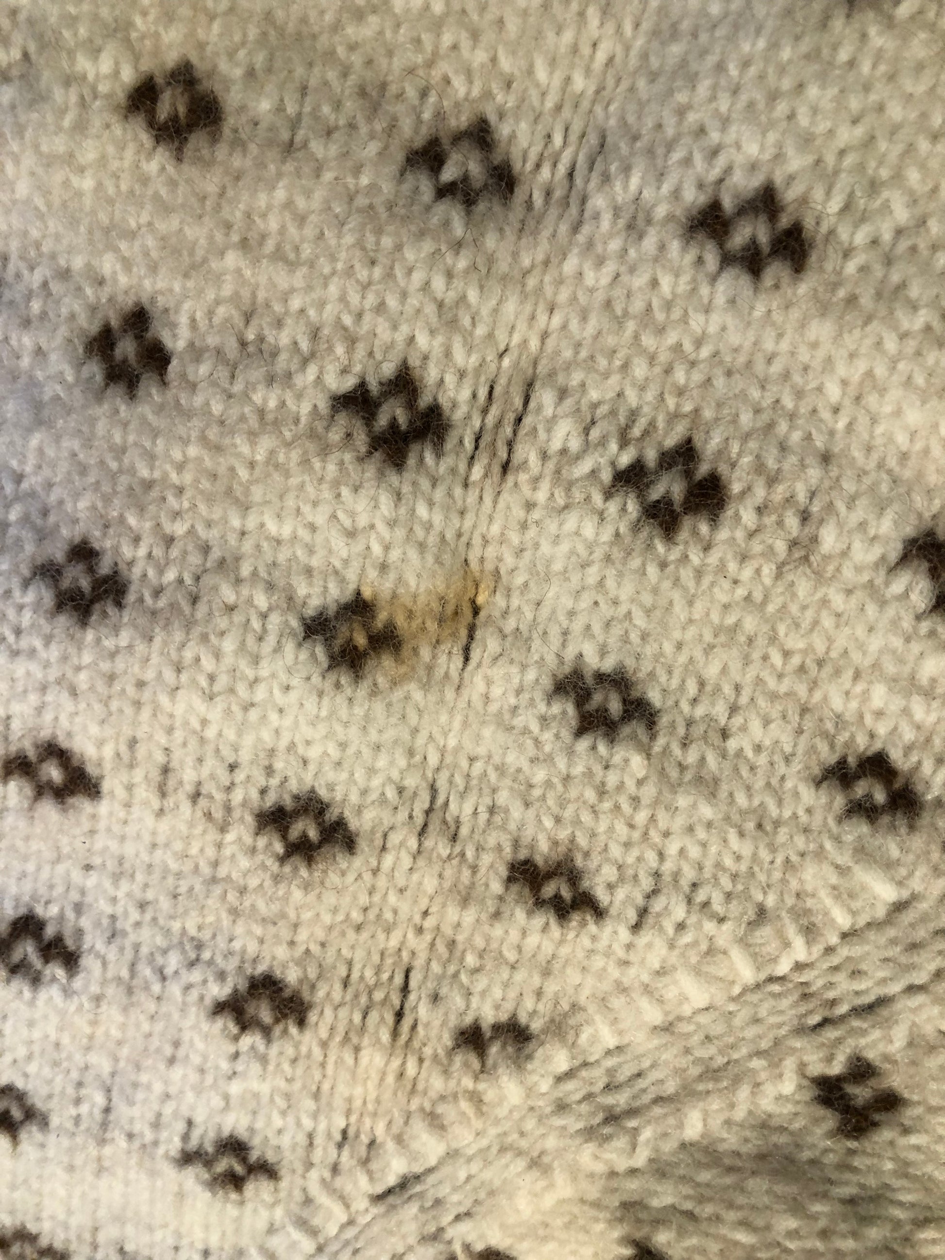 Kingspier Vintage - Vintage hand-knit cowl neck cardigan with brown and cream design.
Size medium/ large.