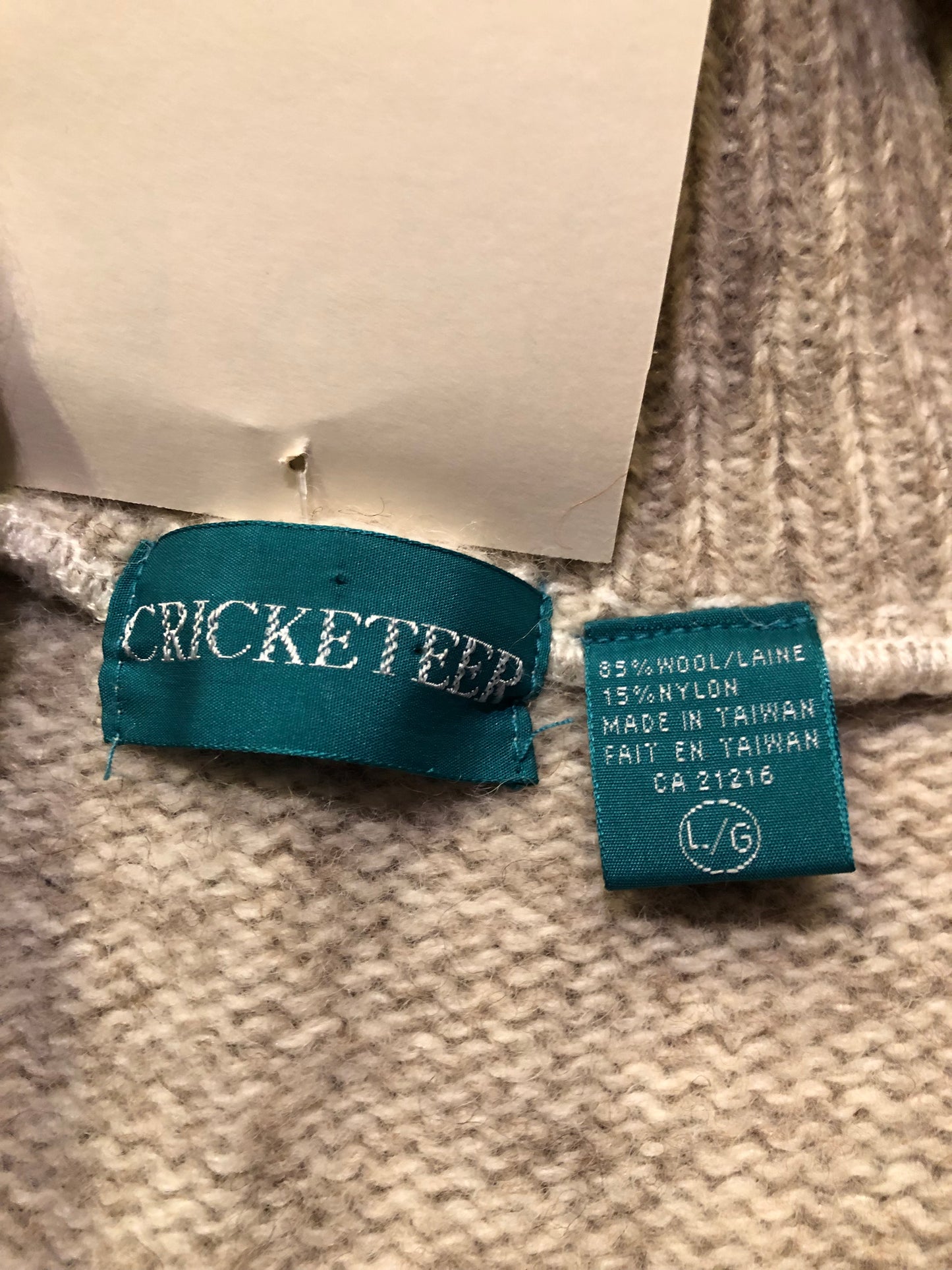 Kingspier Vintage - Vintage Cricketeer wool blend pullover sweater with shawl collar and one button.
Size large.