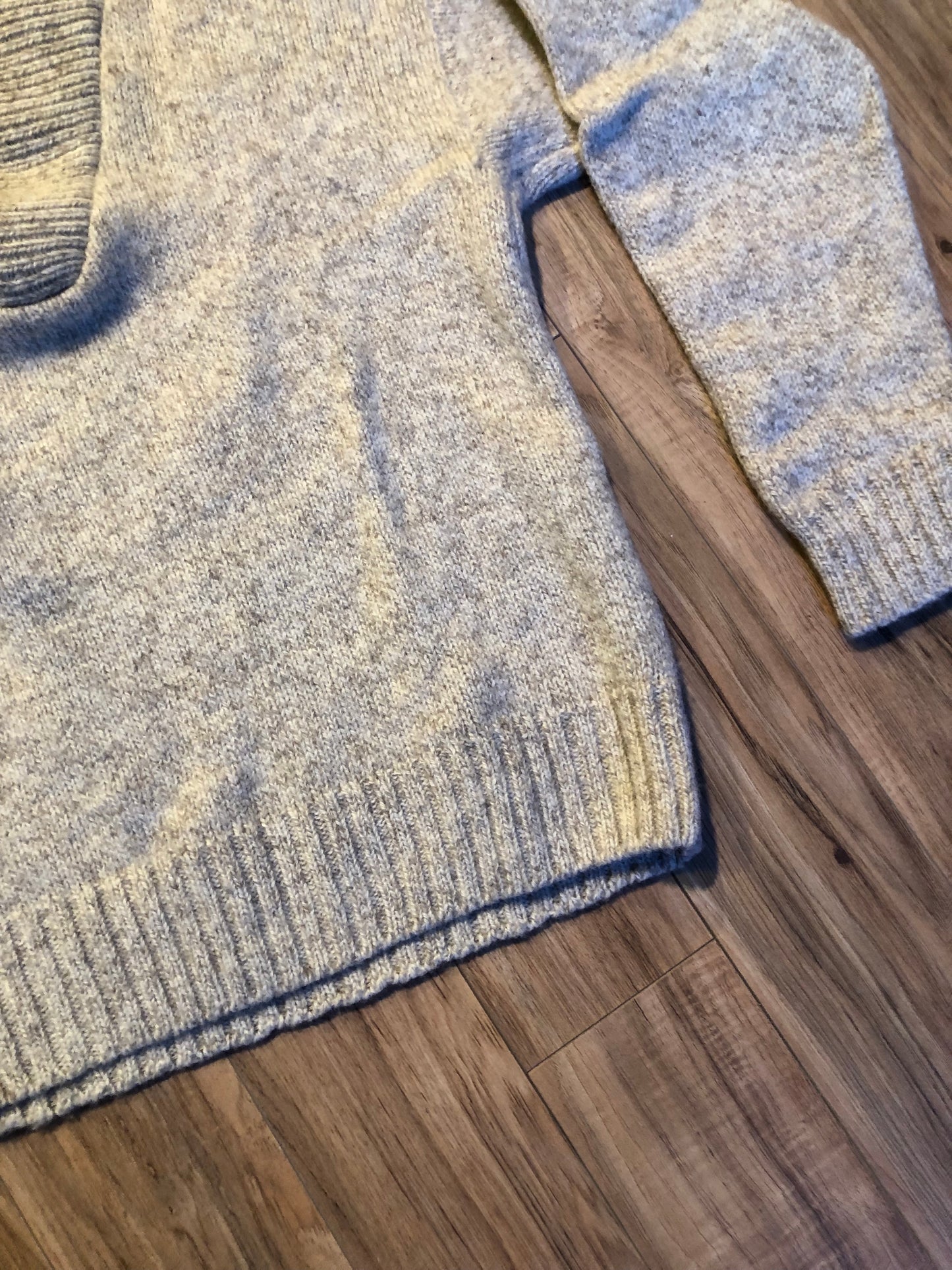 Kingspier Vintage - Vintage Cricketeer wool blend pullover sweater with shawl collar and one button.
Size large.