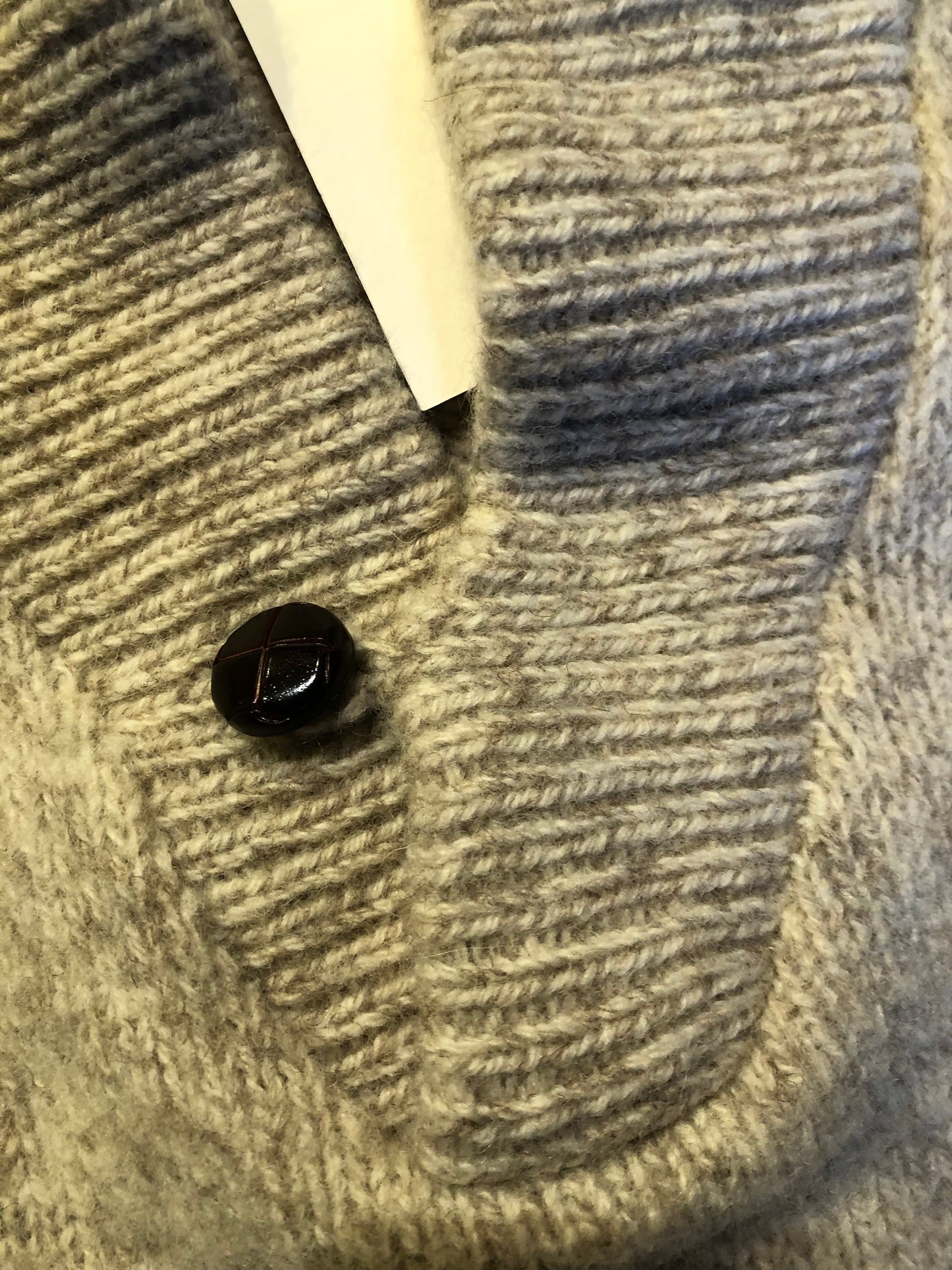 Kingspier Vintage - Vintage Cricketeer wool blend pullover sweater with shawl collar and one button.
Size large.