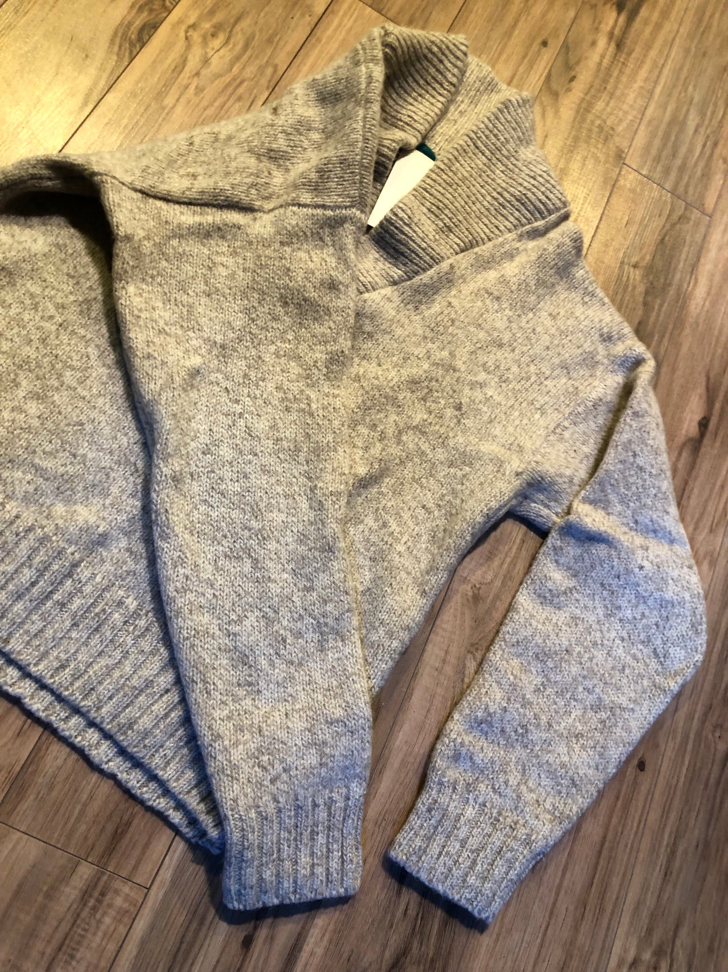 Kingspier Vintage - Vintage Cricketeer wool blend pullover sweater with shawl collar and one button.
Size large.