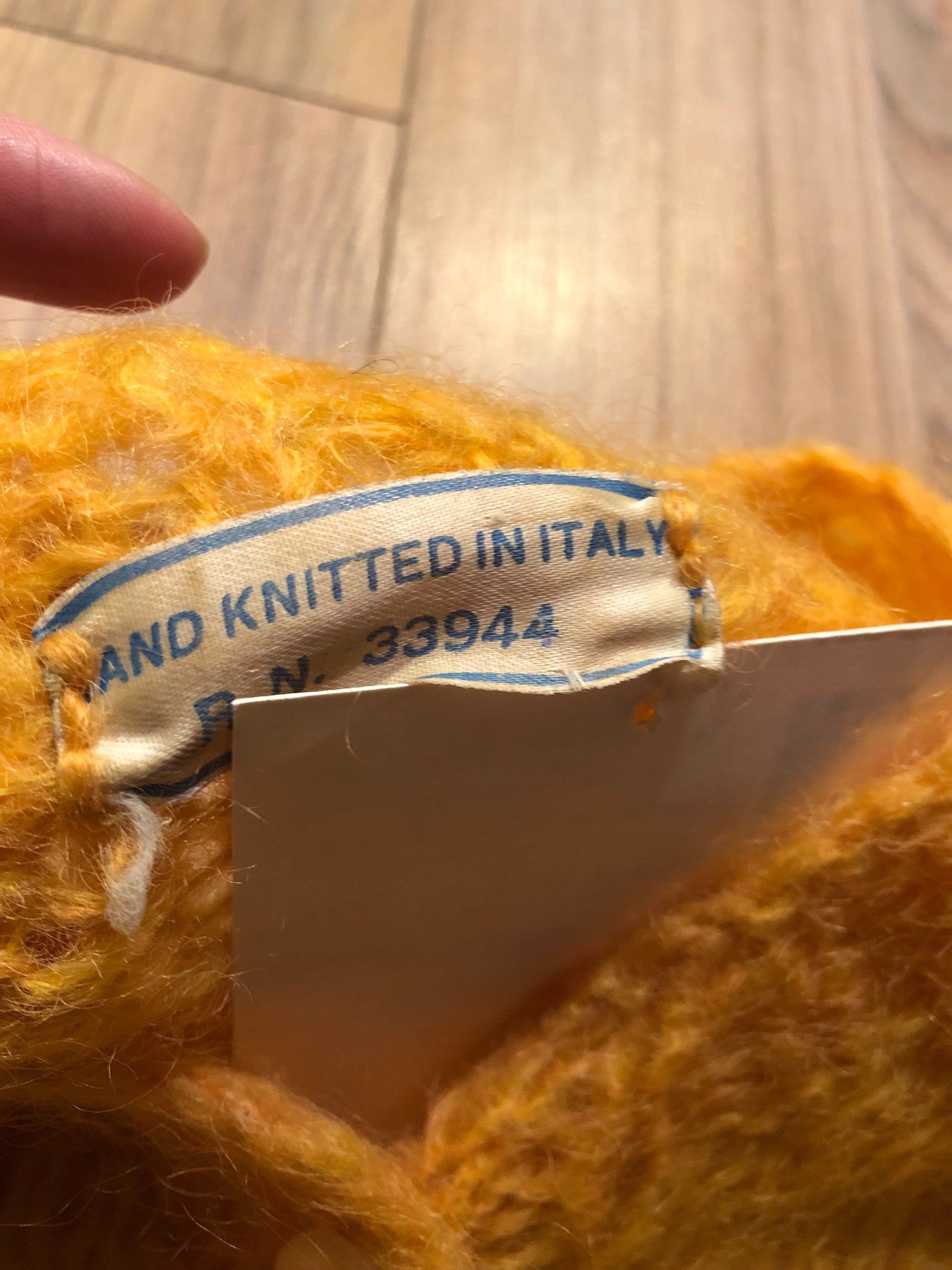 Kingspier Vintage - Vintage Halia mohair cardigan with button closures and yellow to orange gradient design.
Handknit in Italy.
Size medium.