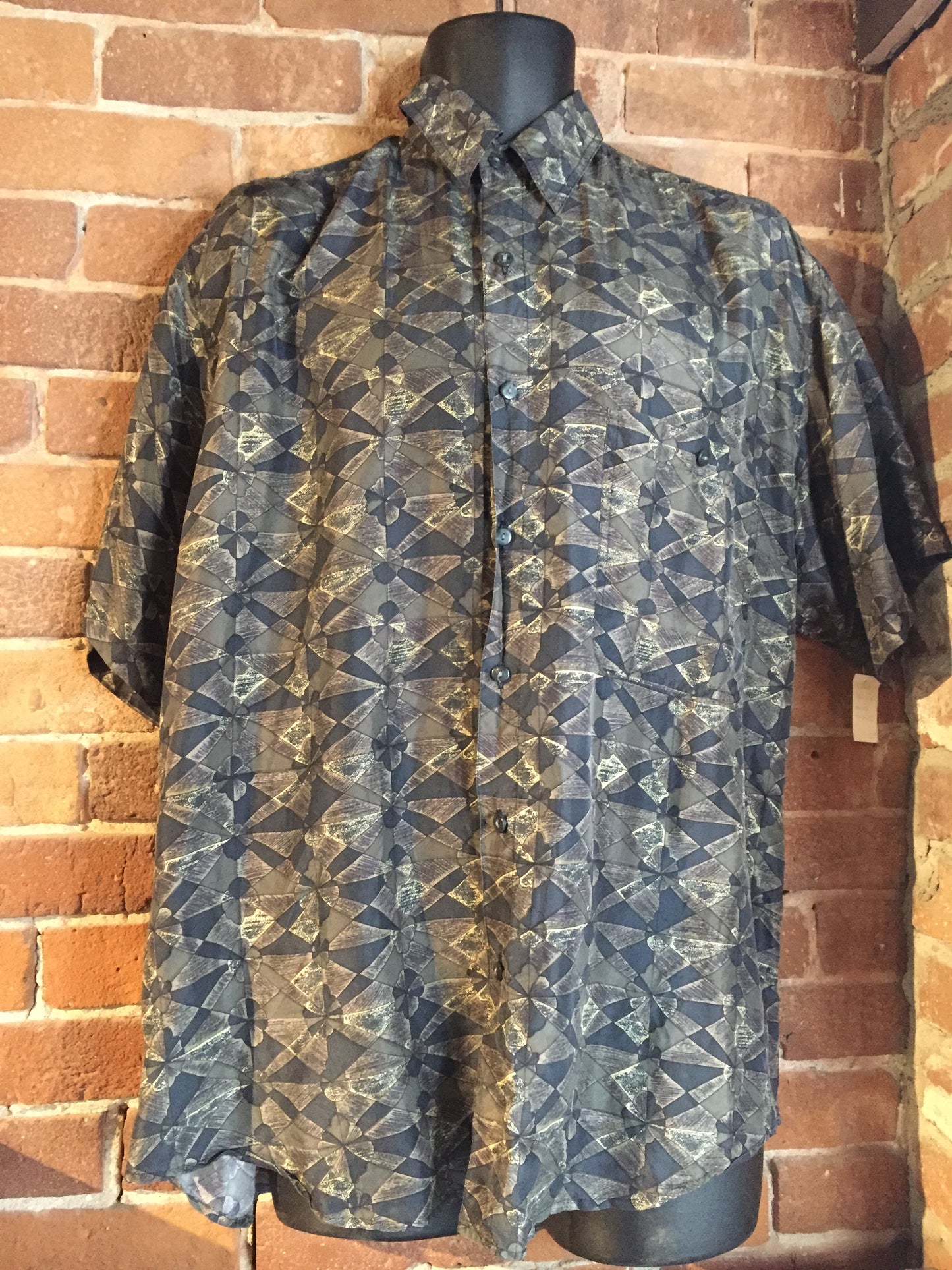 Kingspier Vintage - Thumbs Up brown and black silk short-sleeve button up shirt with box pleat in the back. Mens size small.