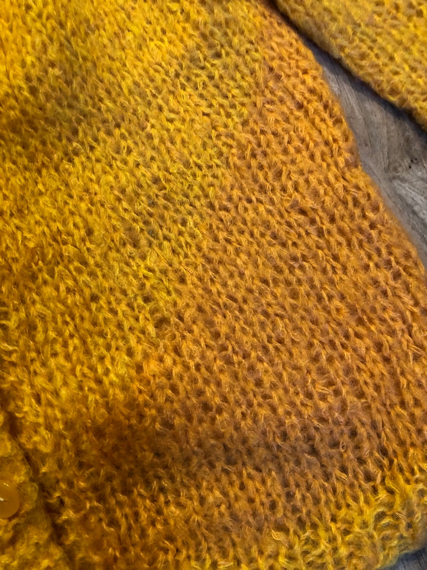 Kingspier Vintage - Vintage Halia mohair cardigan with button closures and yellow to orange gradient design.
Handknit in Italy.
Size medium.