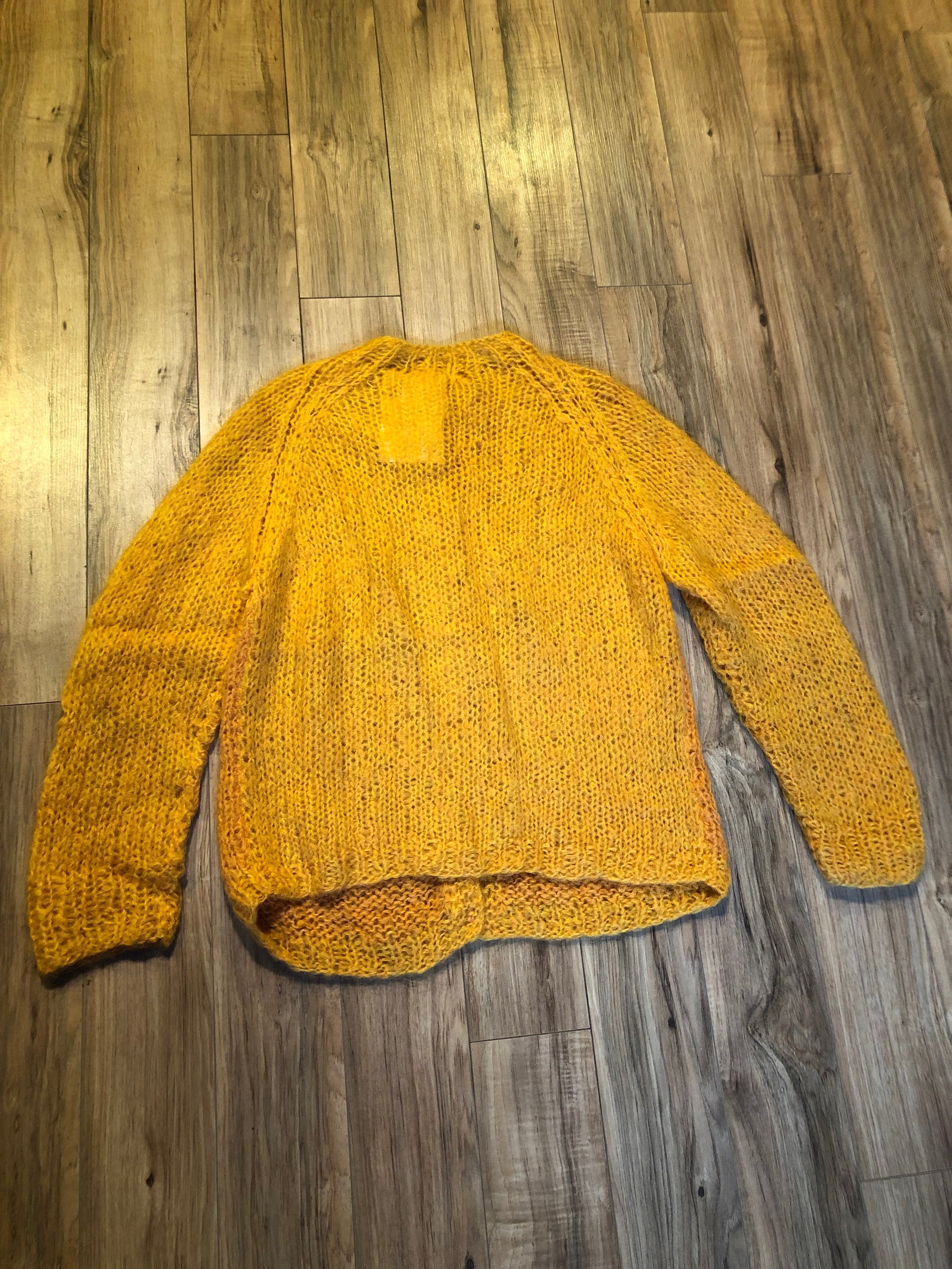 Kingspier Vintage - Vintage Halia mohair cardigan with button closures and yellow to orange gradient design.
Handknit in Italy.
Size medium.