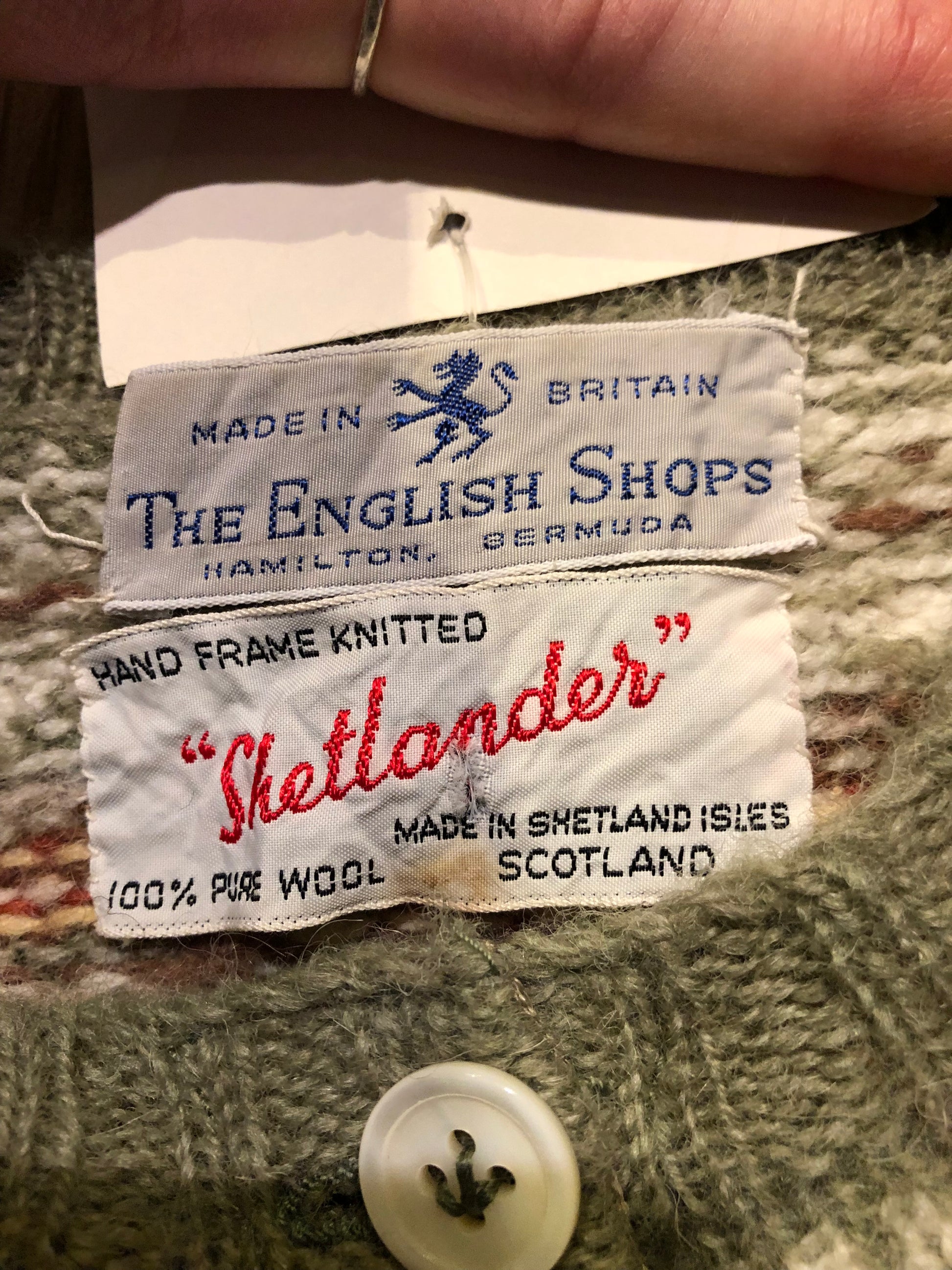 Kingspier Vintage - Vintage hand-knit Shetlander sweater by the English Shops, Made with 100% Scottish wool.
Made in Bermuda.
Size XS.