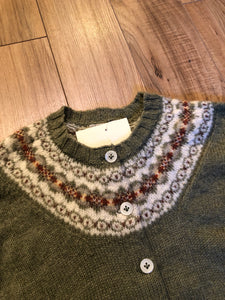 Kingspier Vintage - Vintage hand-knit Shetlander sweater by the English Shops, Made with 100% Scottish wool.

Made in Bermuda.
Size XS.
