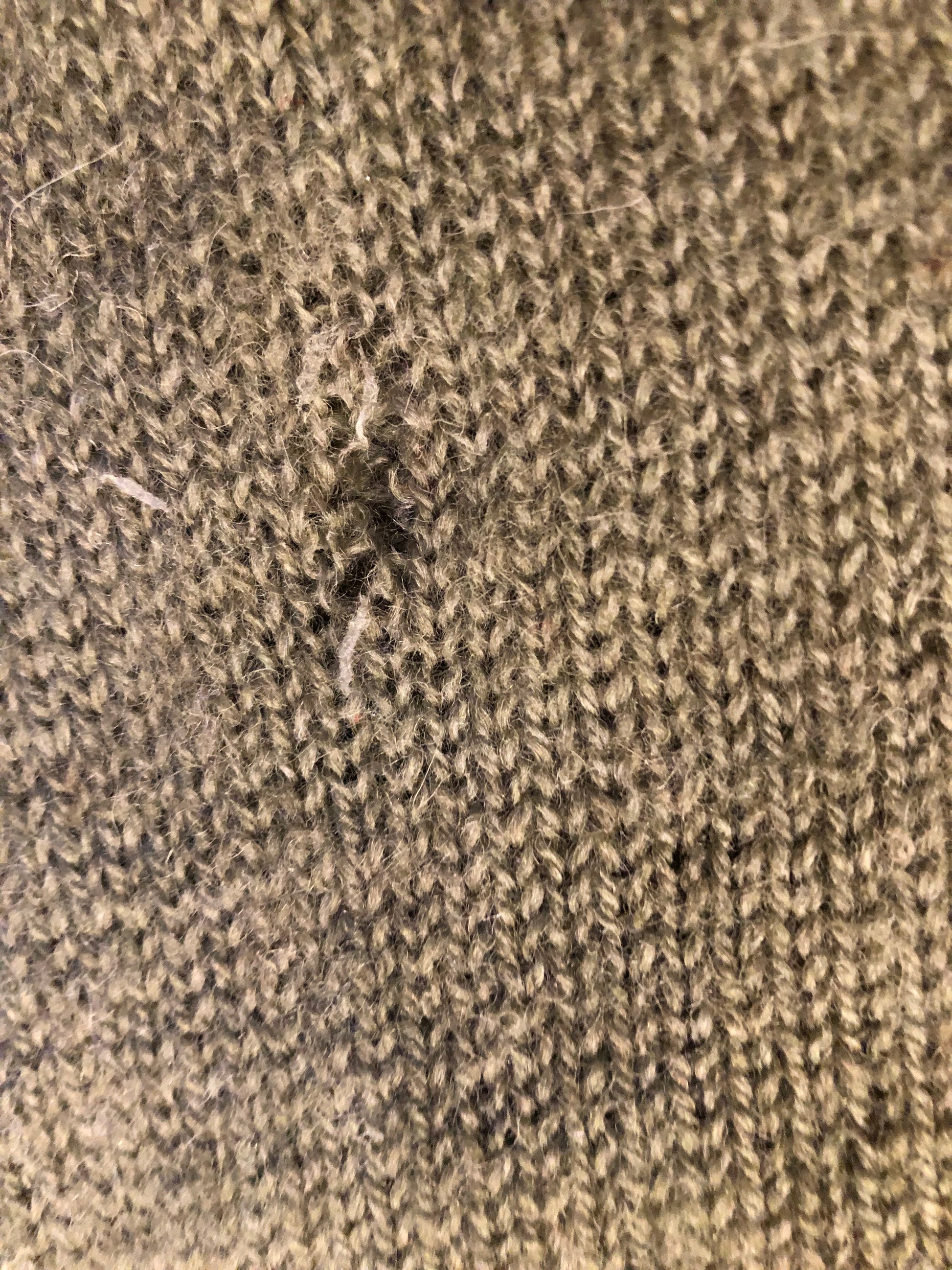 Kingspier Vintage - Vintage hand-knit Shetlander sweater by the English Shops, Made with 100% Scottish wool.
Made in Bermuda.
Size XS.