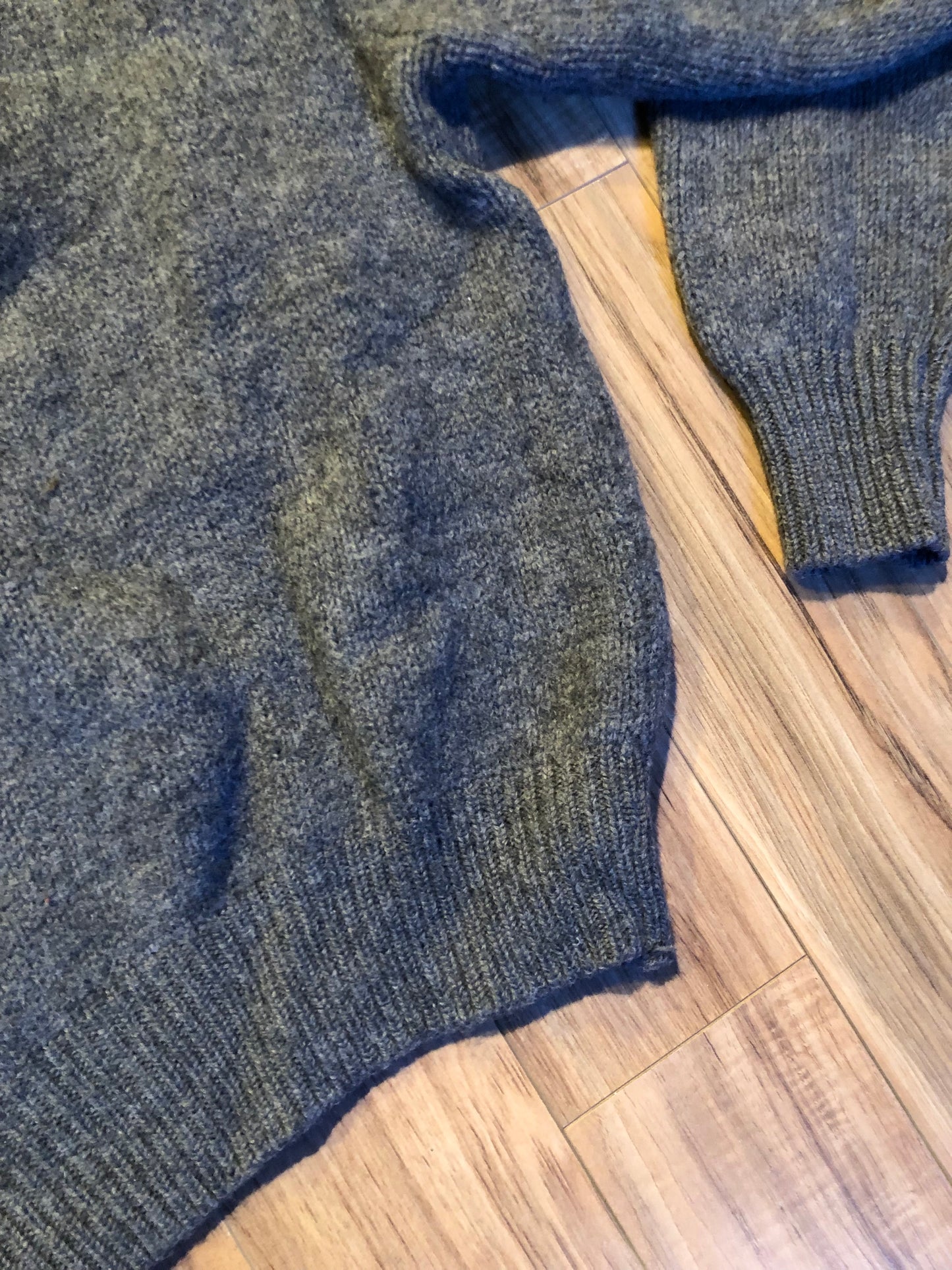 Kingspier Vintage - Vintage Cambridge Dry Goods 100% grey wool pullover sweater with one button.
Wool is worsted in Maine and loomed in USA.
Size small.