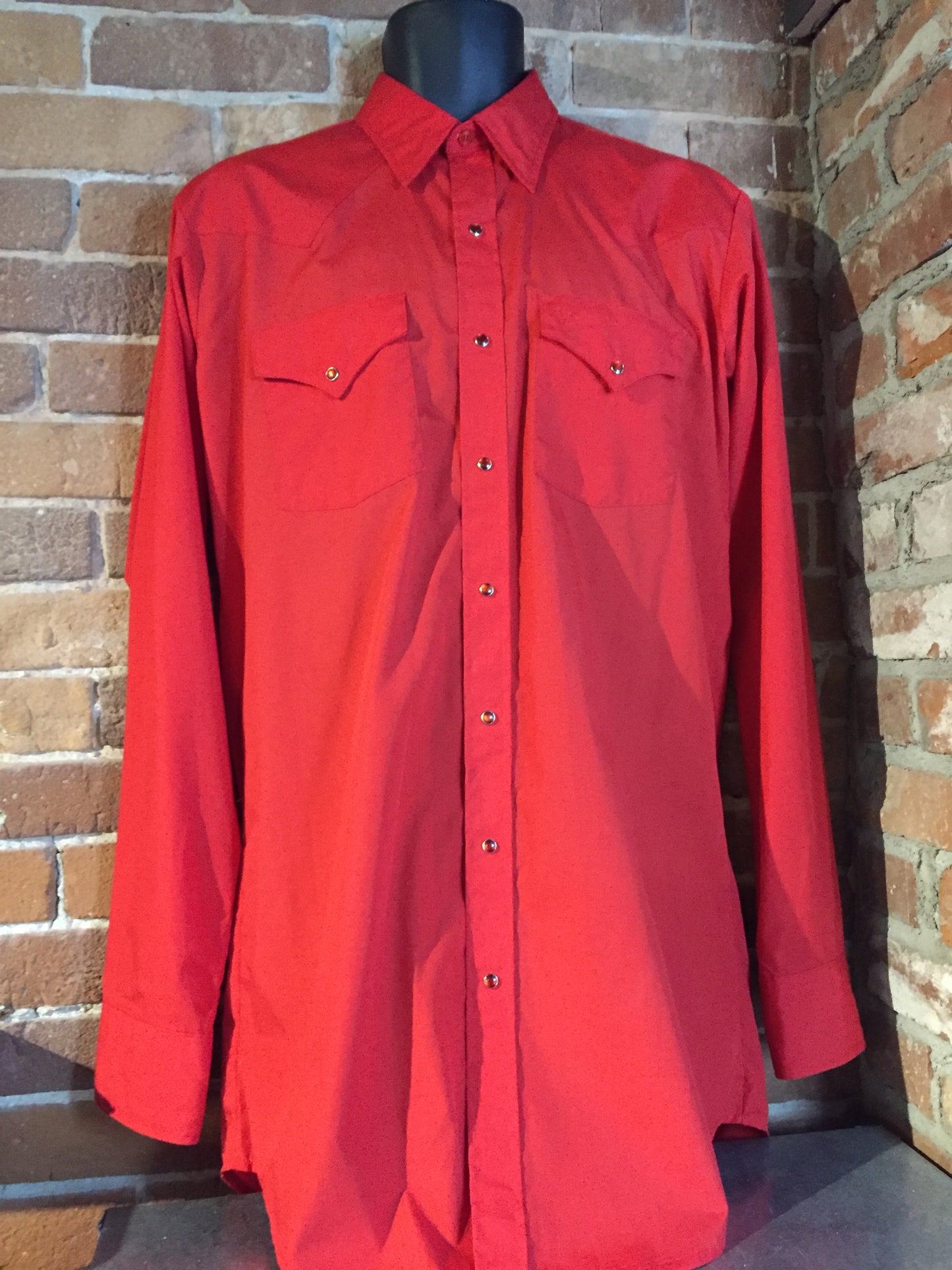 Kingspier Vintage - MWG red western style button up shirt. Cotton and polyester blend. Mens size large.