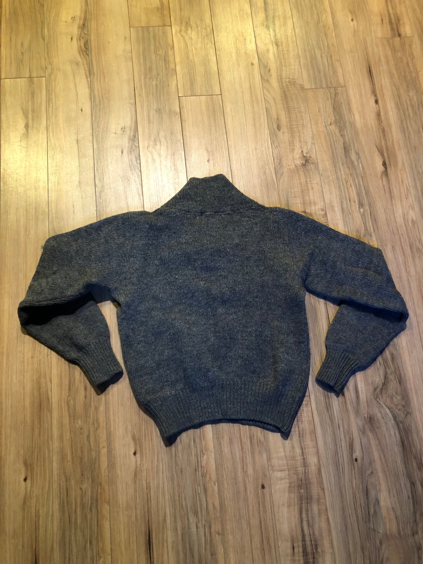 Kingspier Vintage - Vintage Cambridge Dry Goods 100% grey wool pullover sweater with one button.
Wool is worsted in Maine and loomed in USA.
Size small.