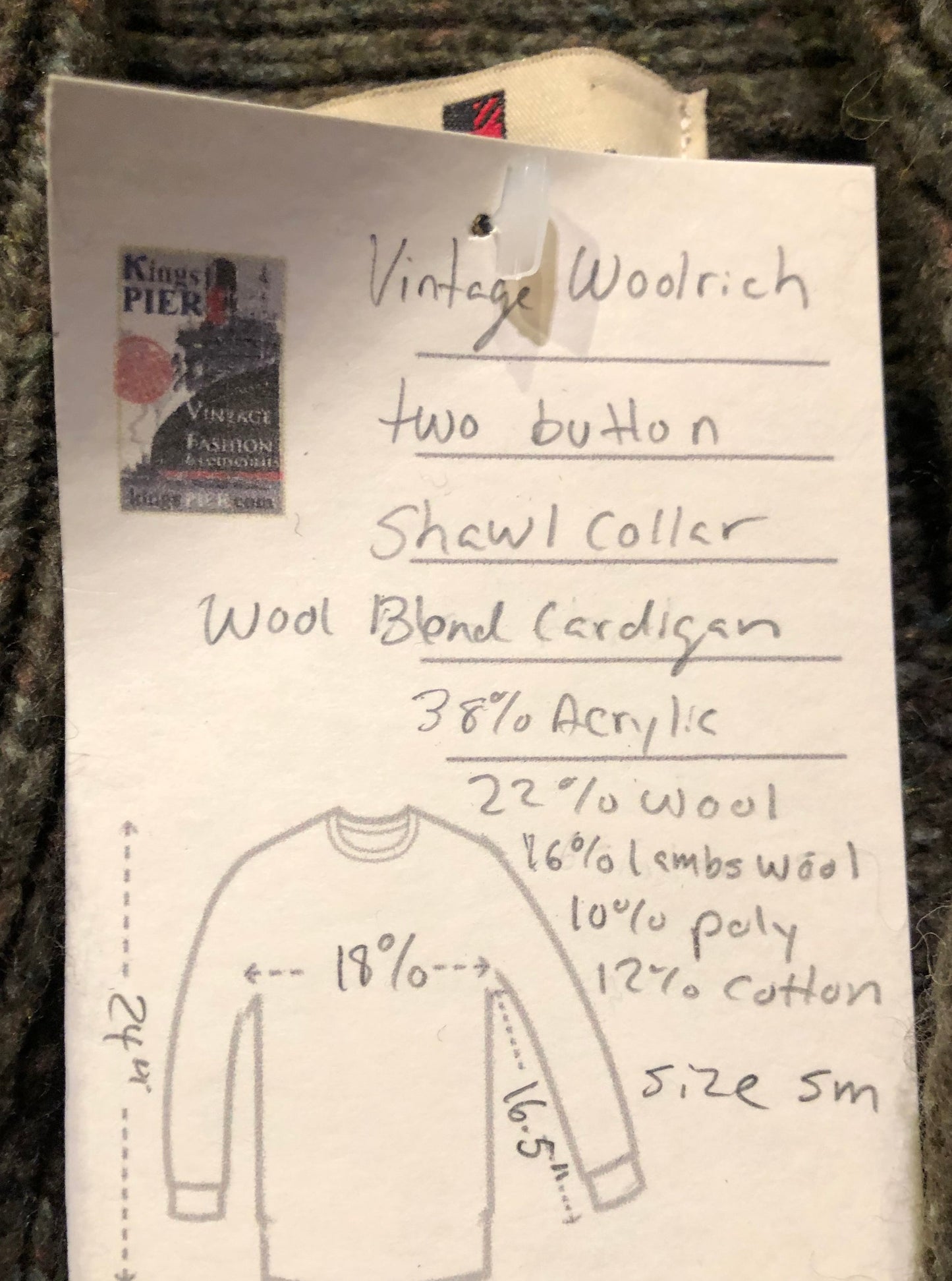 Kingspier Vintage - Woolrich two button wool blend cardigan with shawl collar.
38% Acrylic/ 22% wool/ 16% Lambswool/ 10% polyester/ 12% cotton.
Size small.