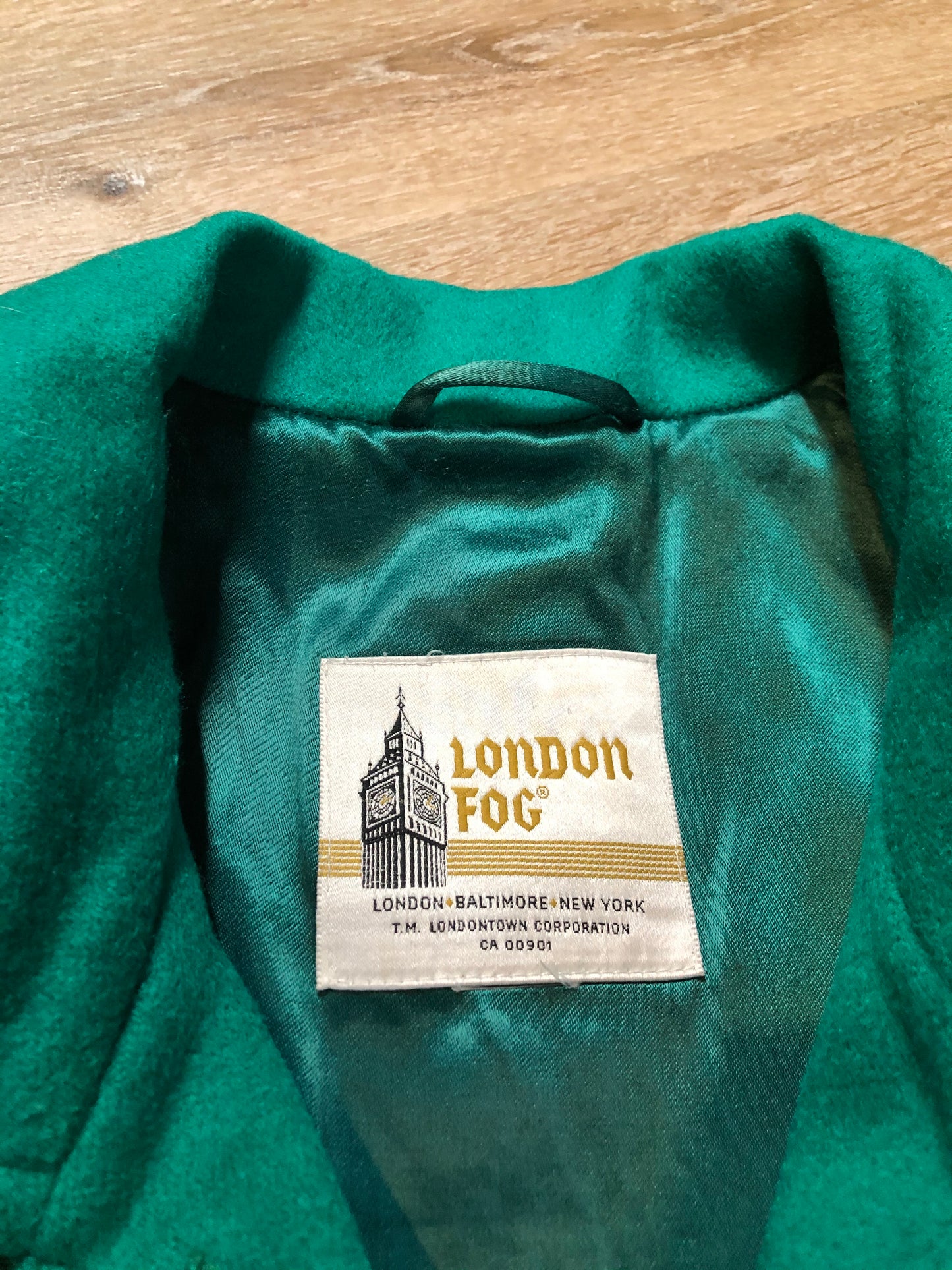 Kingspier Vintage - London Fog teal green 100% wool car coat with large filigree button closures and patch pockets. Size large.