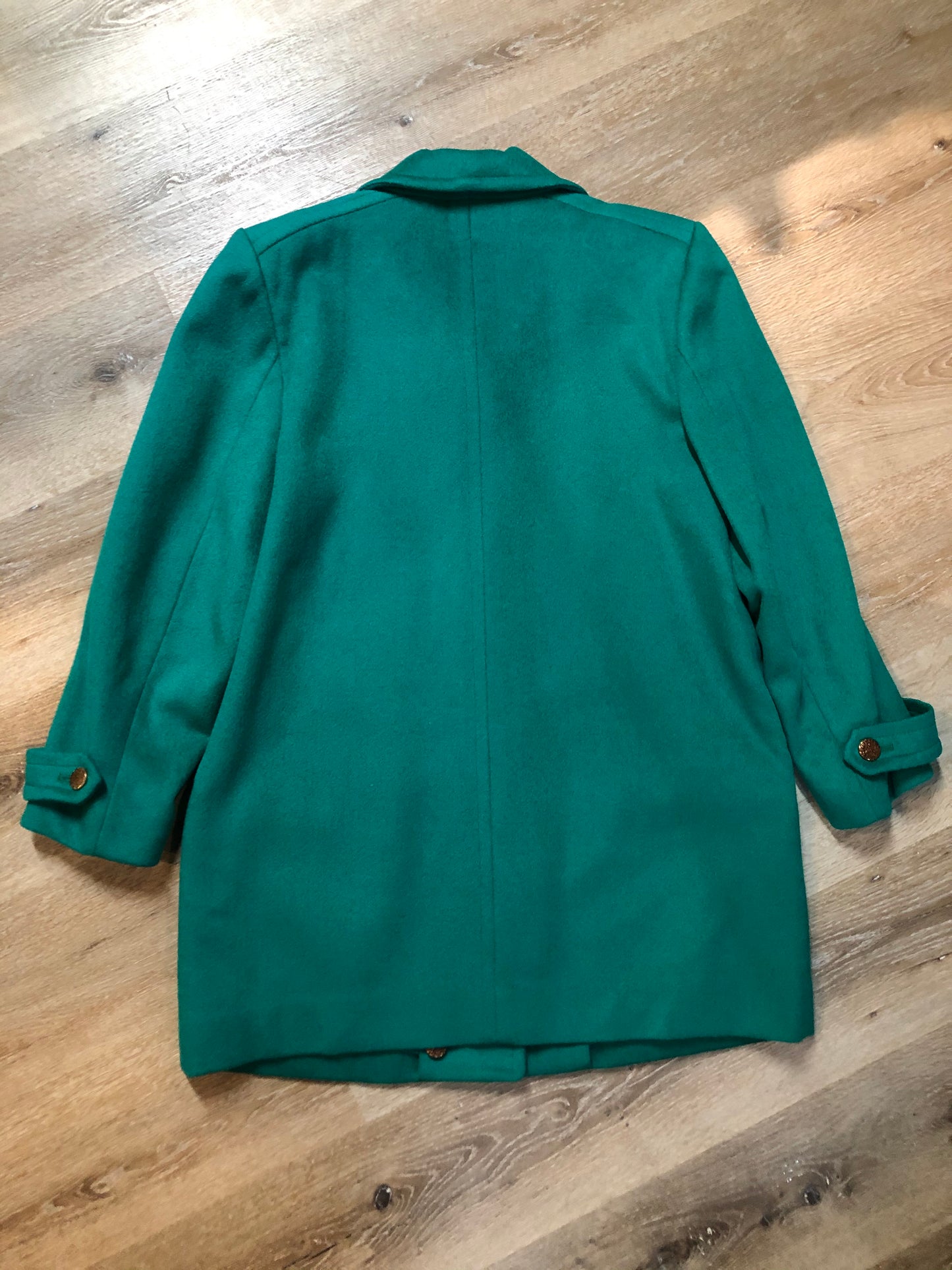 Kingspier Vintage - London Fog teal green 100% wool car coat with large filigree button closures and patch pockets. Size large.