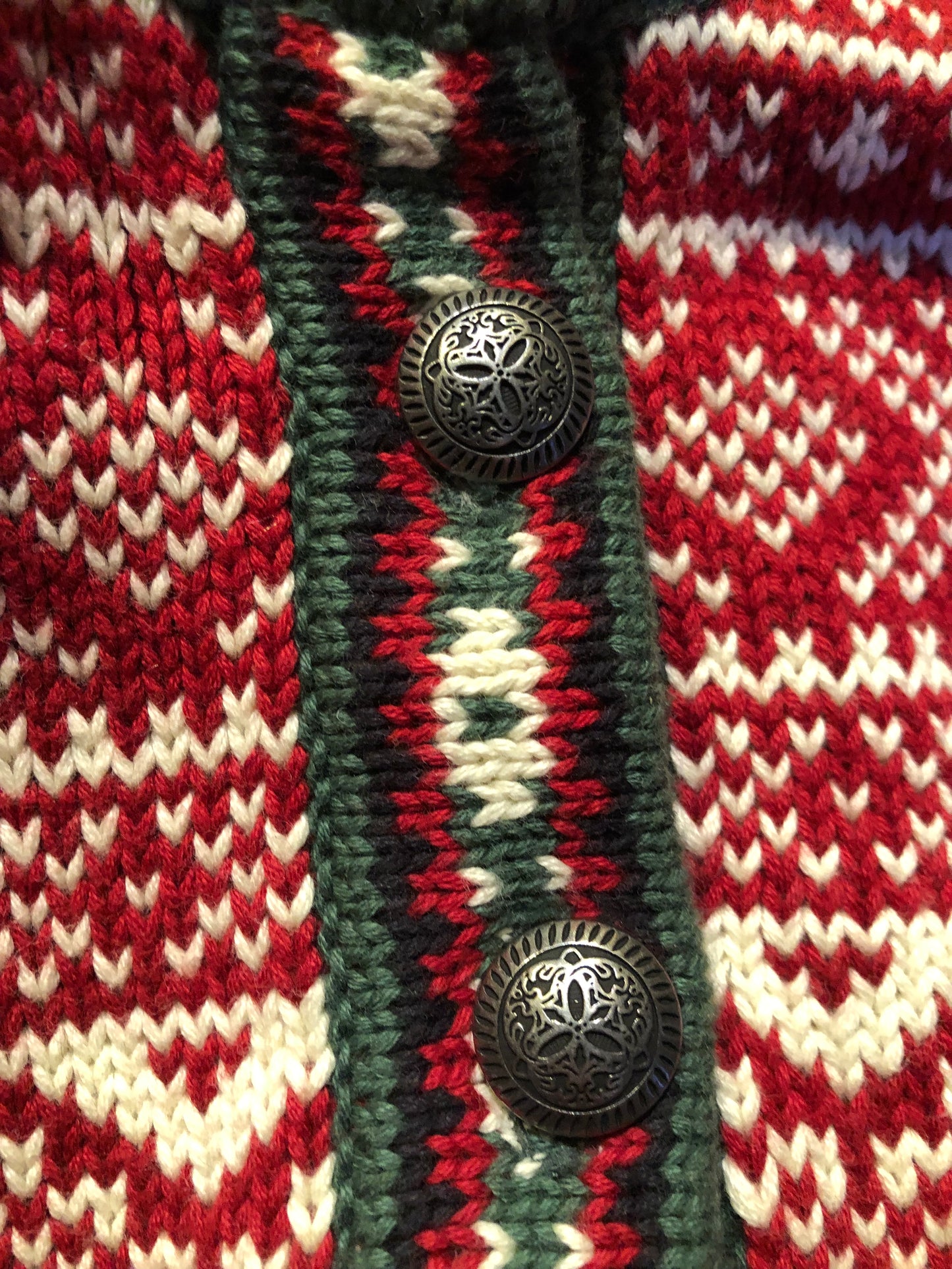 Kingspier Vintage - Vintage L.L.Bean 100% cotton three button pullover sweater in Nordic style.
Size medium.