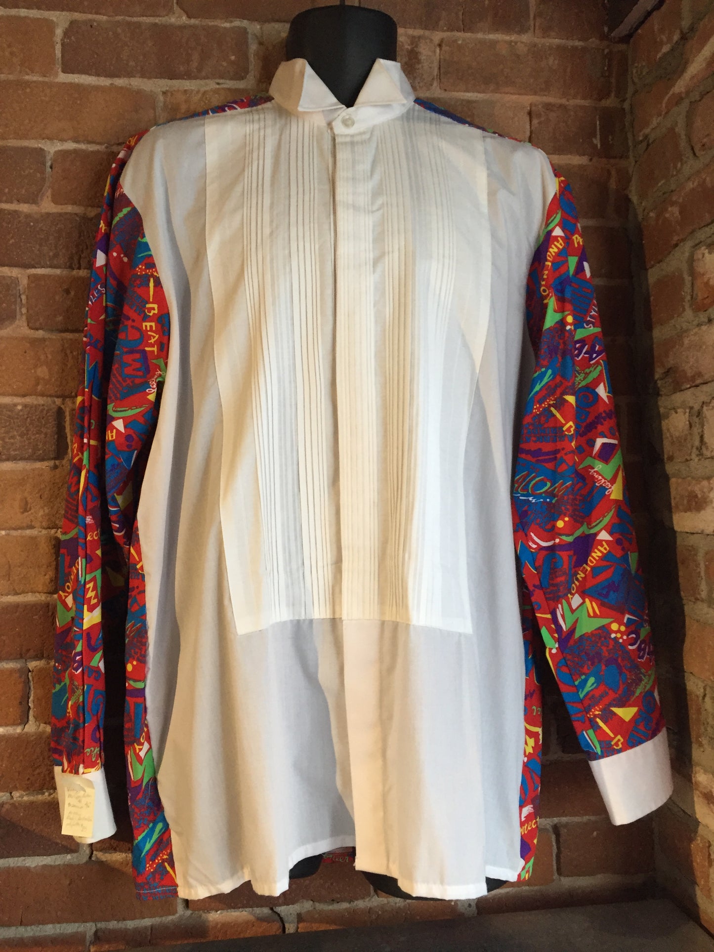 Kingspier Vintage - Vintage Philippe Anton Tuxedo White and Multi-Coloured Design Made in Australia. Cotton blend. Mens size 41.