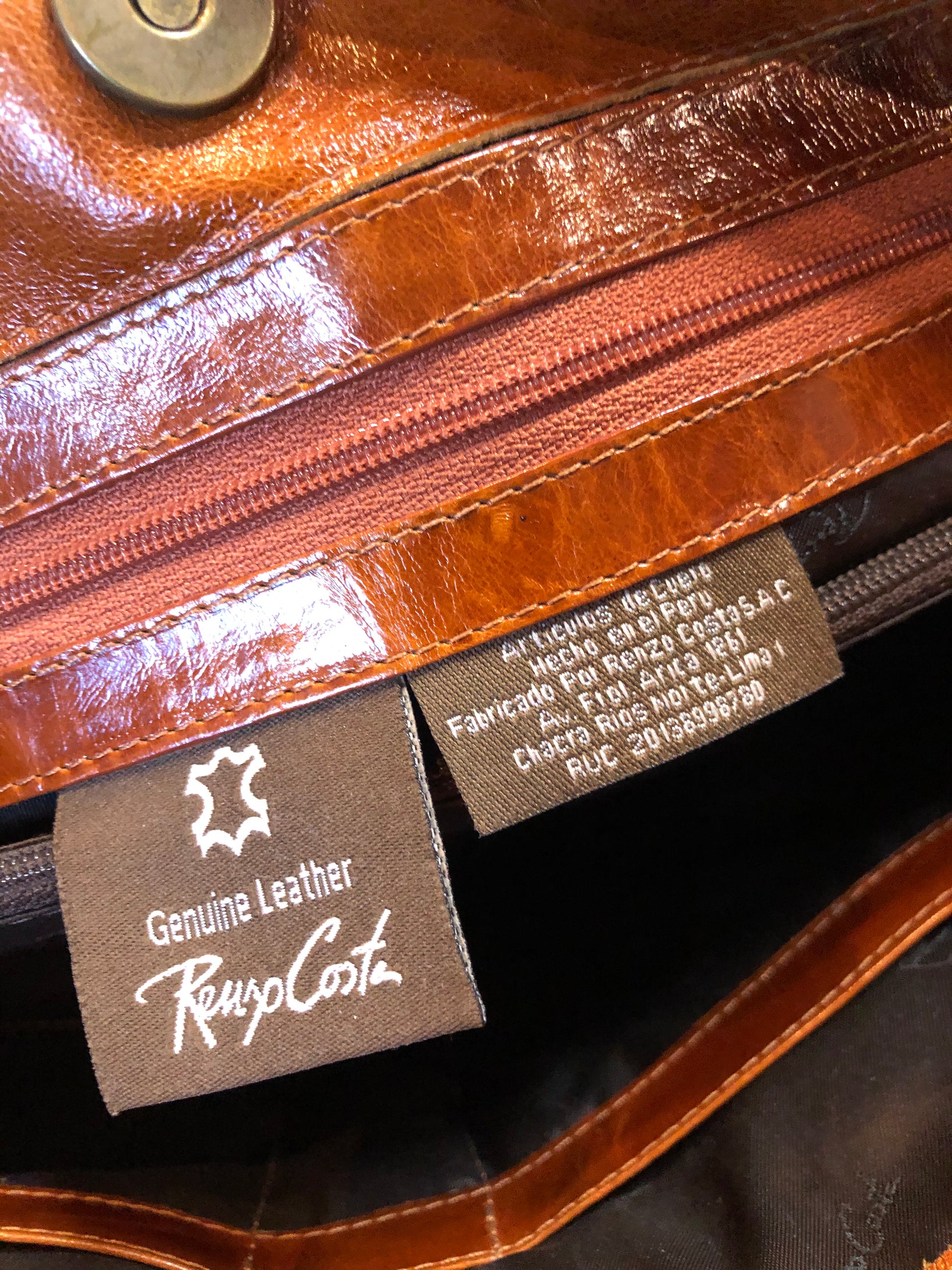 Kingspier Vintage - Renzo Costa leather bag with embroidered flower details and three inside compartments. Made in Peru.
Length - 12”
Width - .5”
Height - 11.5”
Strap - 19”
This purse is in excellent condition.