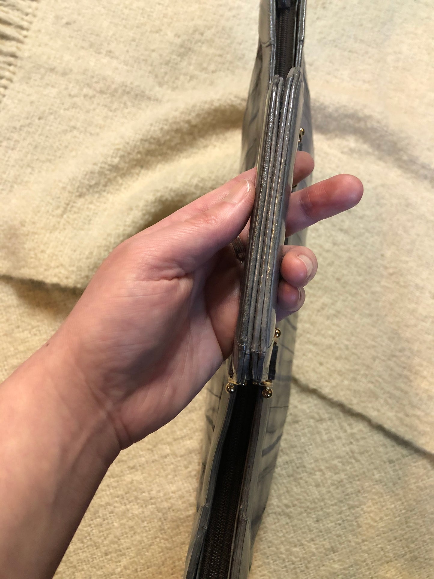Kingspier Vintage - Vintage Borim grey smooth eel skin bag with top handle.
Length - 15.5”
Width - 1.5”
Height - 10”
This purse is in excellent condition, some overall wear.